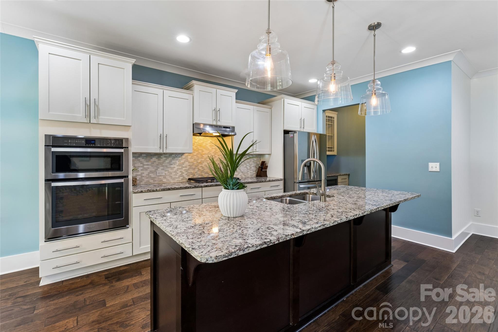 10177 Lakeshore Drive — Lancaster