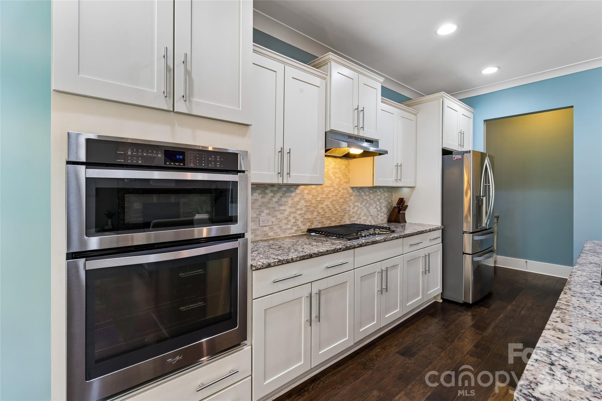 10177 Lakeshore Drive — Lancaster