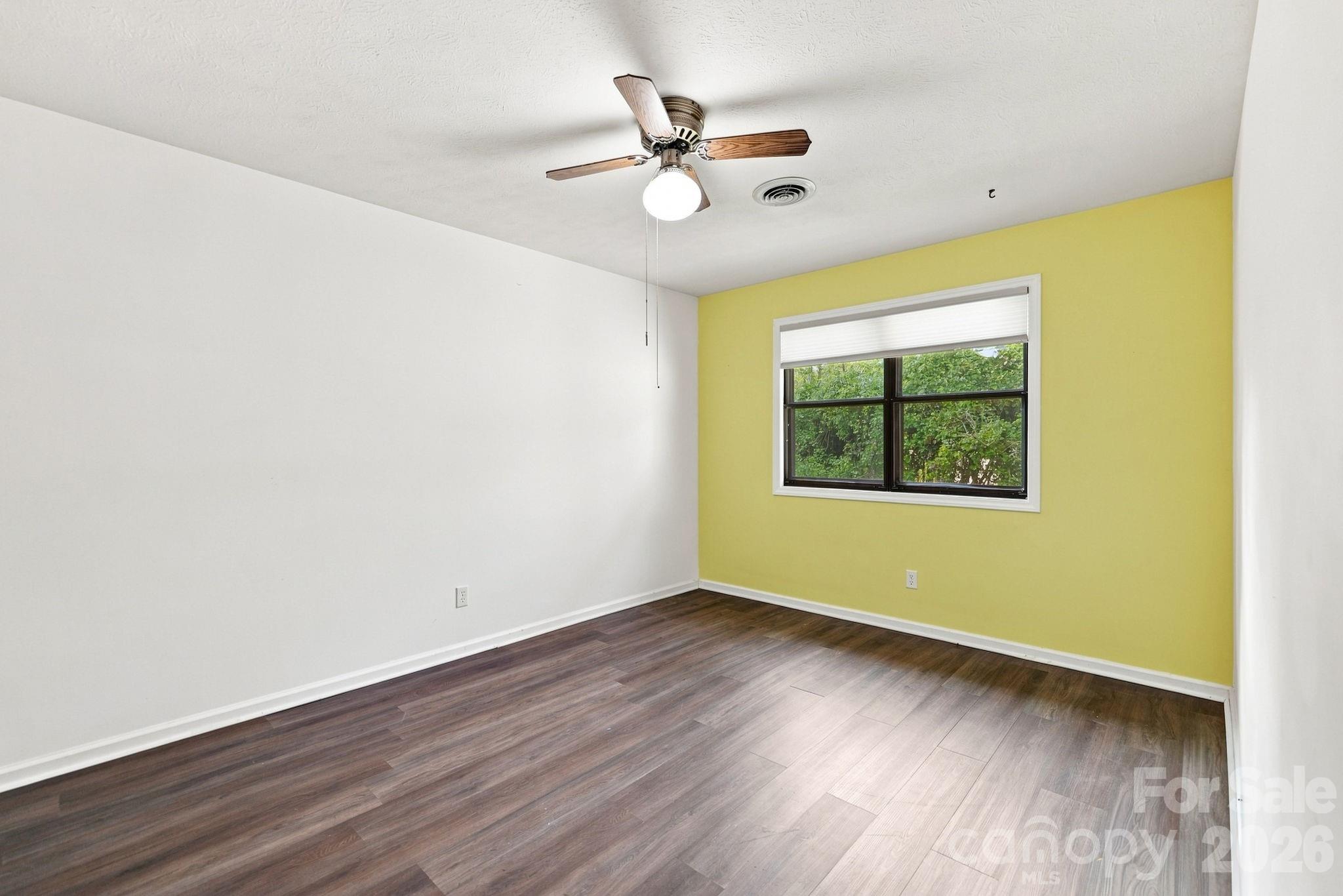 703 Farmington Circle — Hendersonville