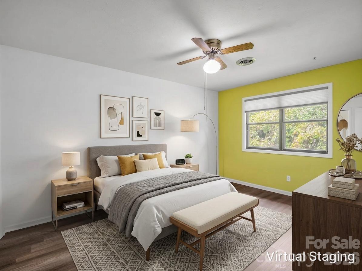 703 Farmington Circle — Hendersonville