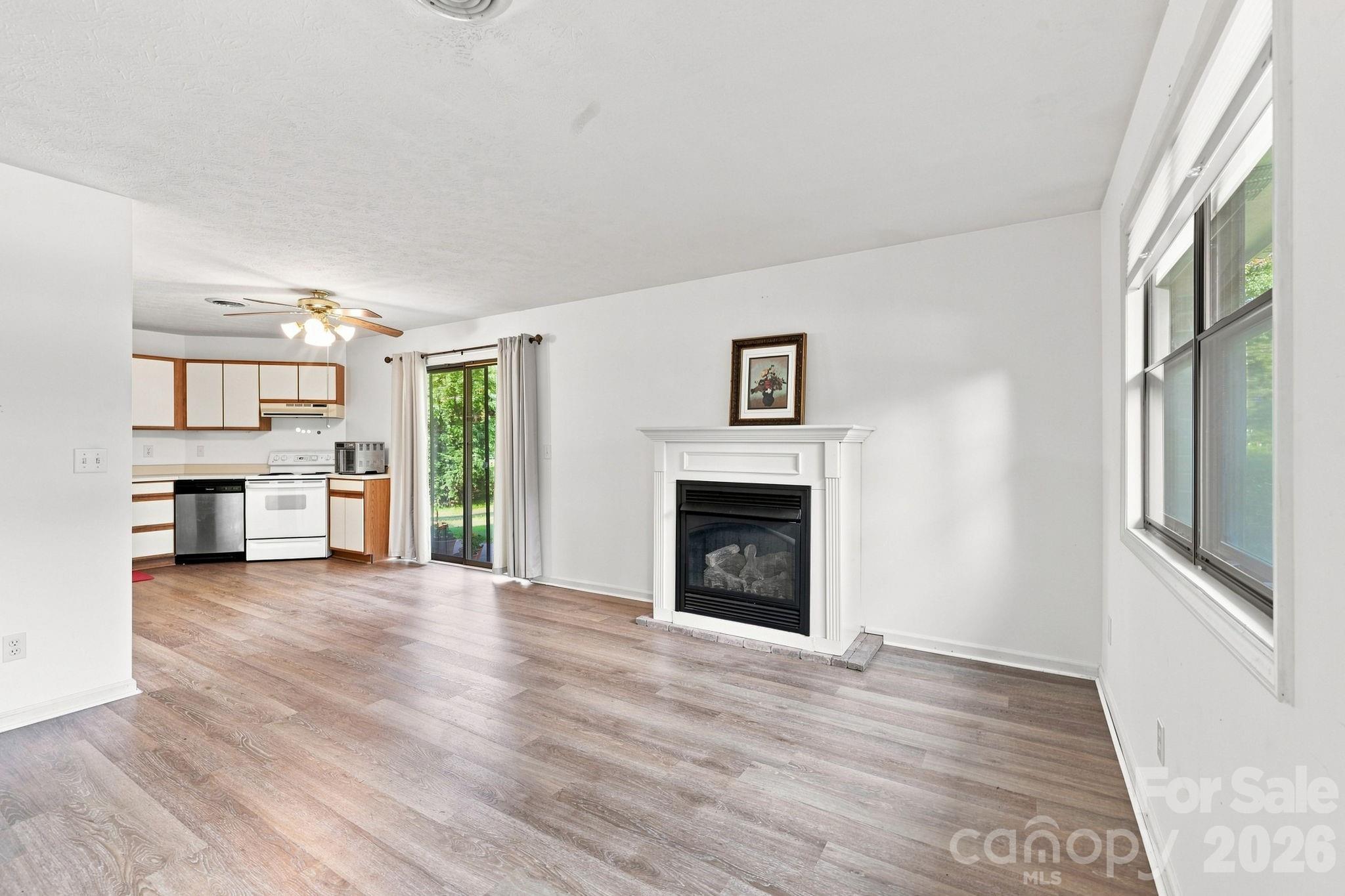 703 Farmington Circle — Hendersonville