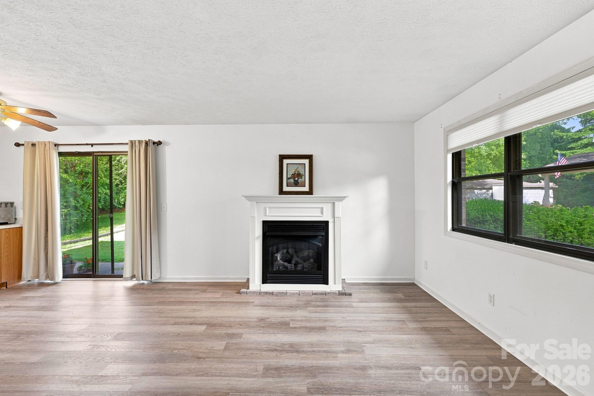 703 Farmington Circle — Hendersonville