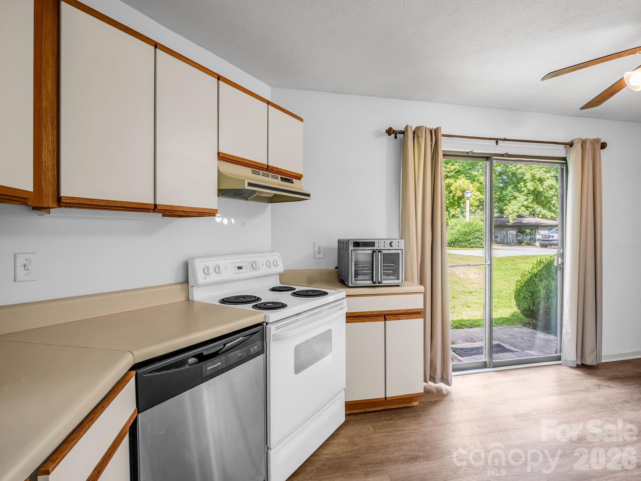 703 Farmington Circle — Hendersonville