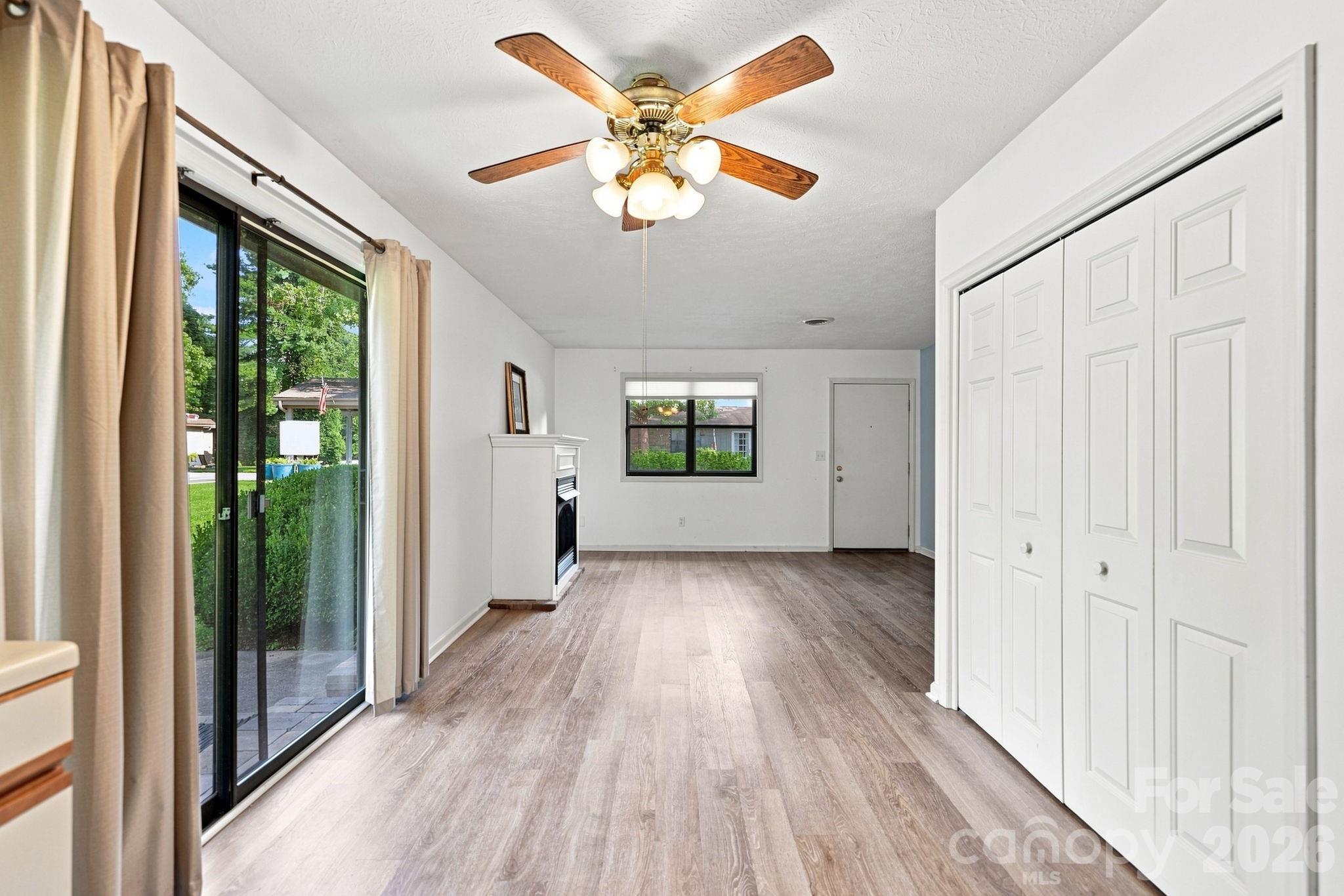 703 Farmington Circle — Hendersonville