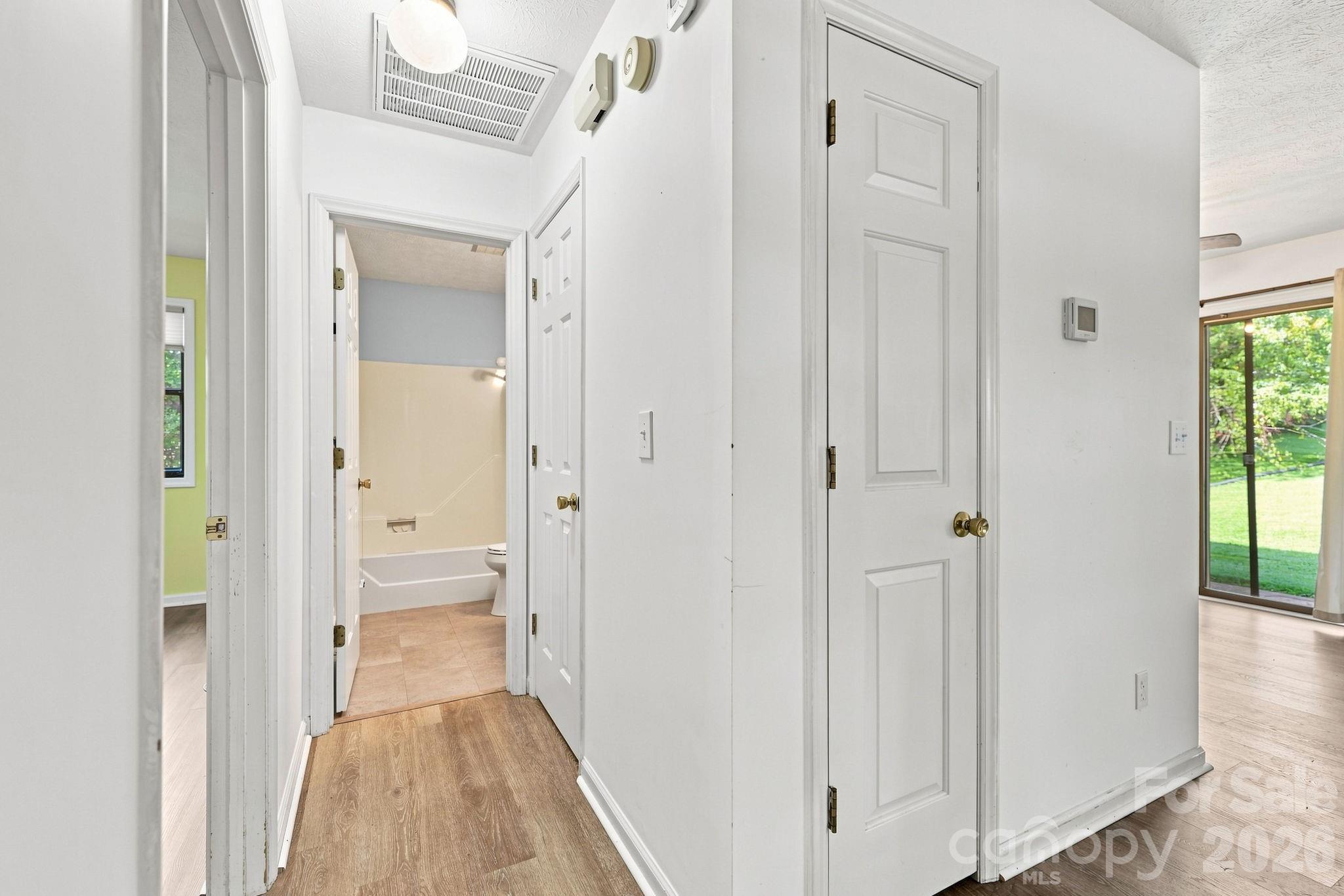703 Farmington Circle — Hendersonville