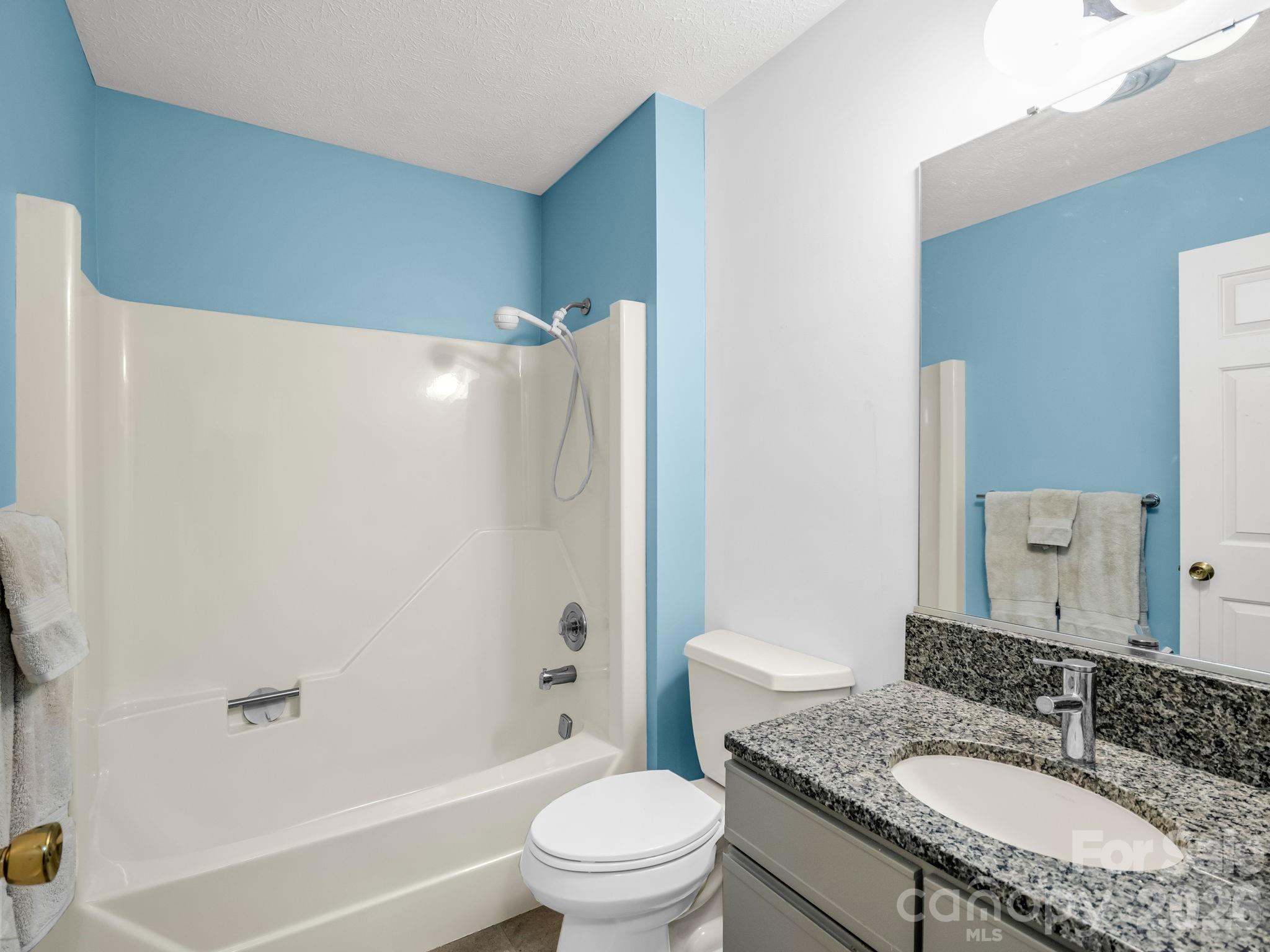 703 Farmington Circle — Hendersonville