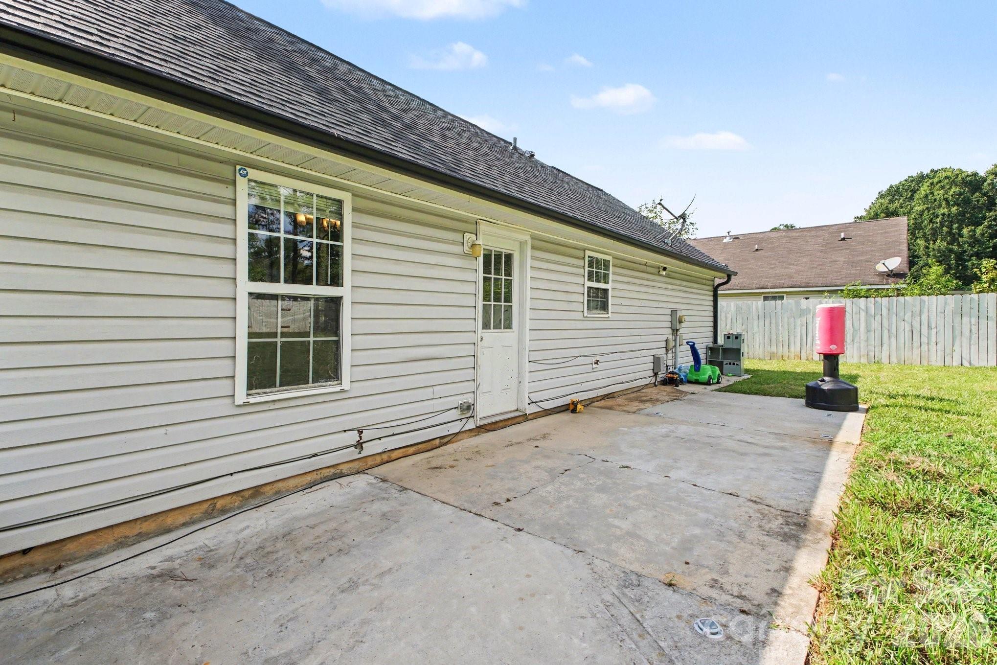 1240 Log Cabin Road — Charlotte