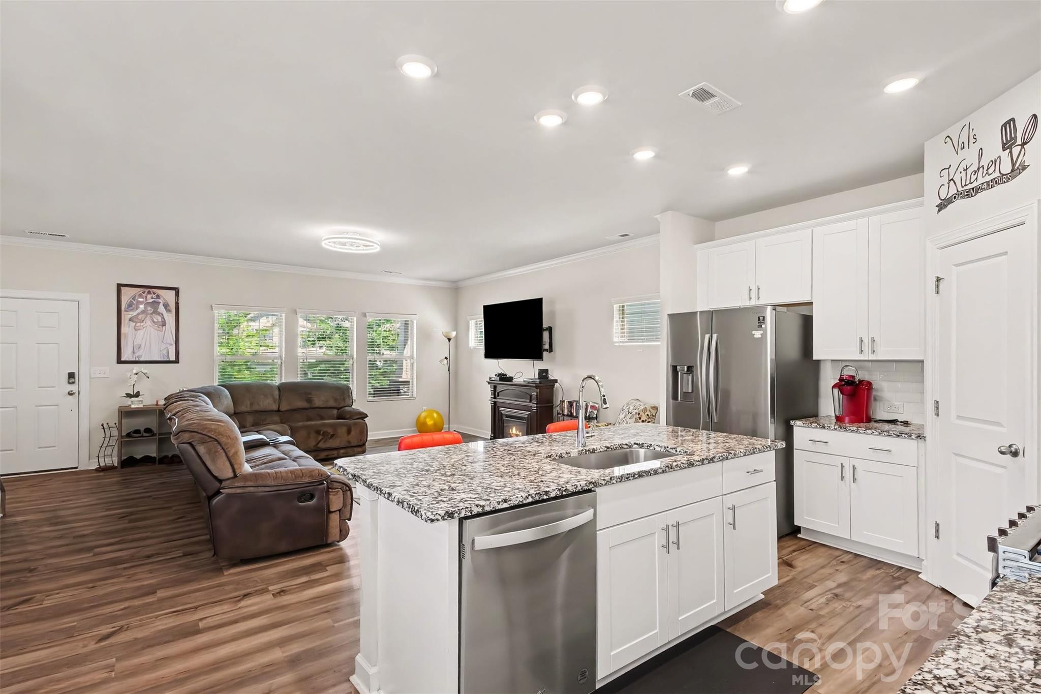 11822 Midnight Way — Huntersville