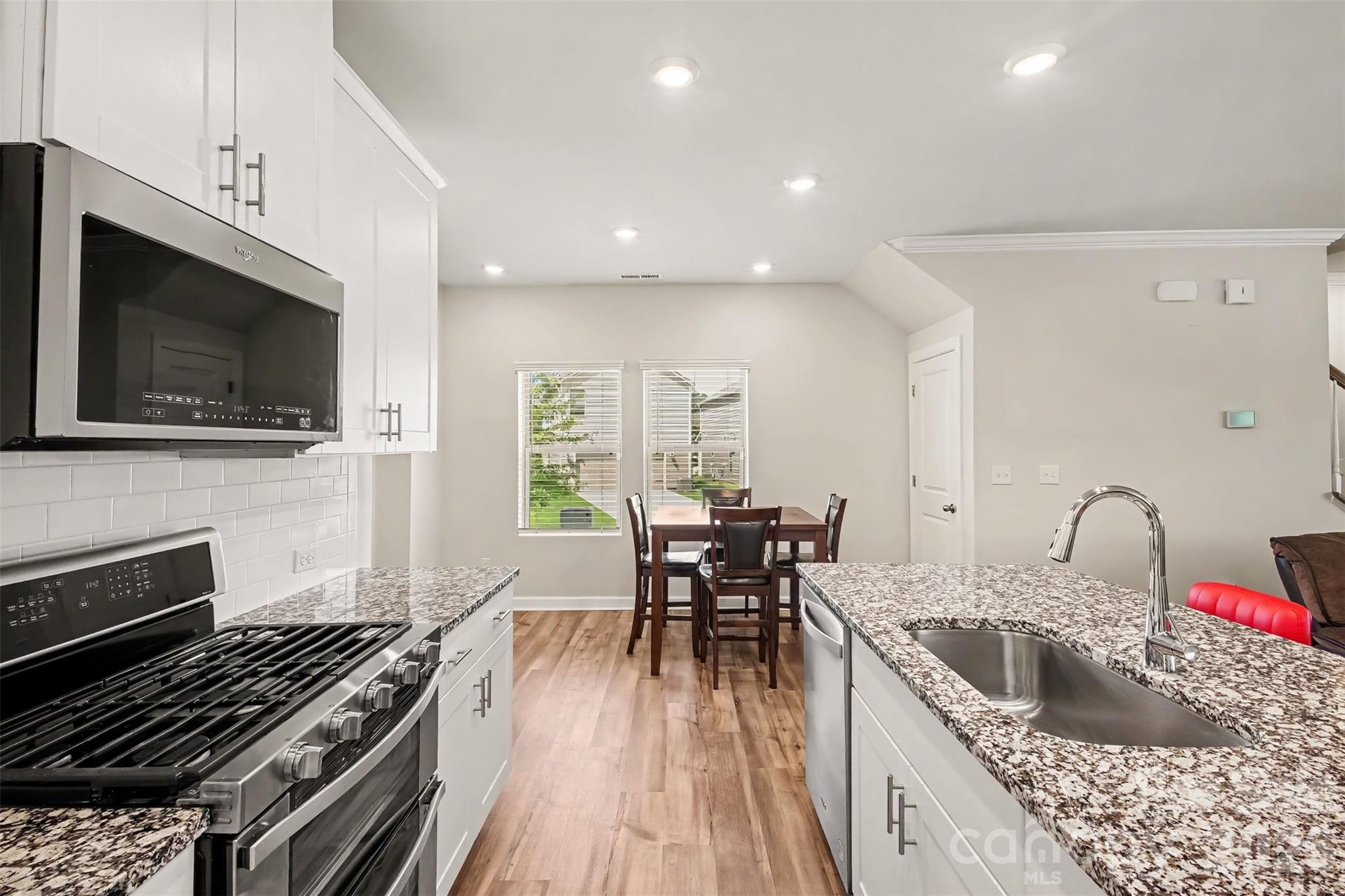 11822 Midnight Way — Huntersville
