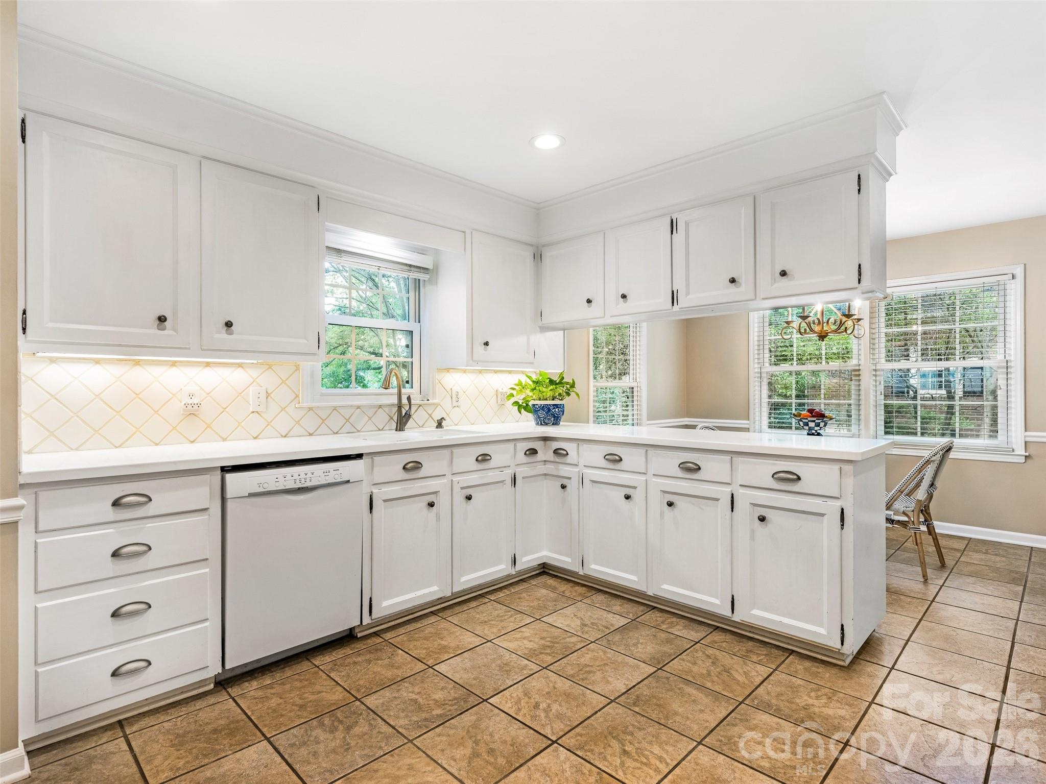 4313 Crossgate Road — Charlotte