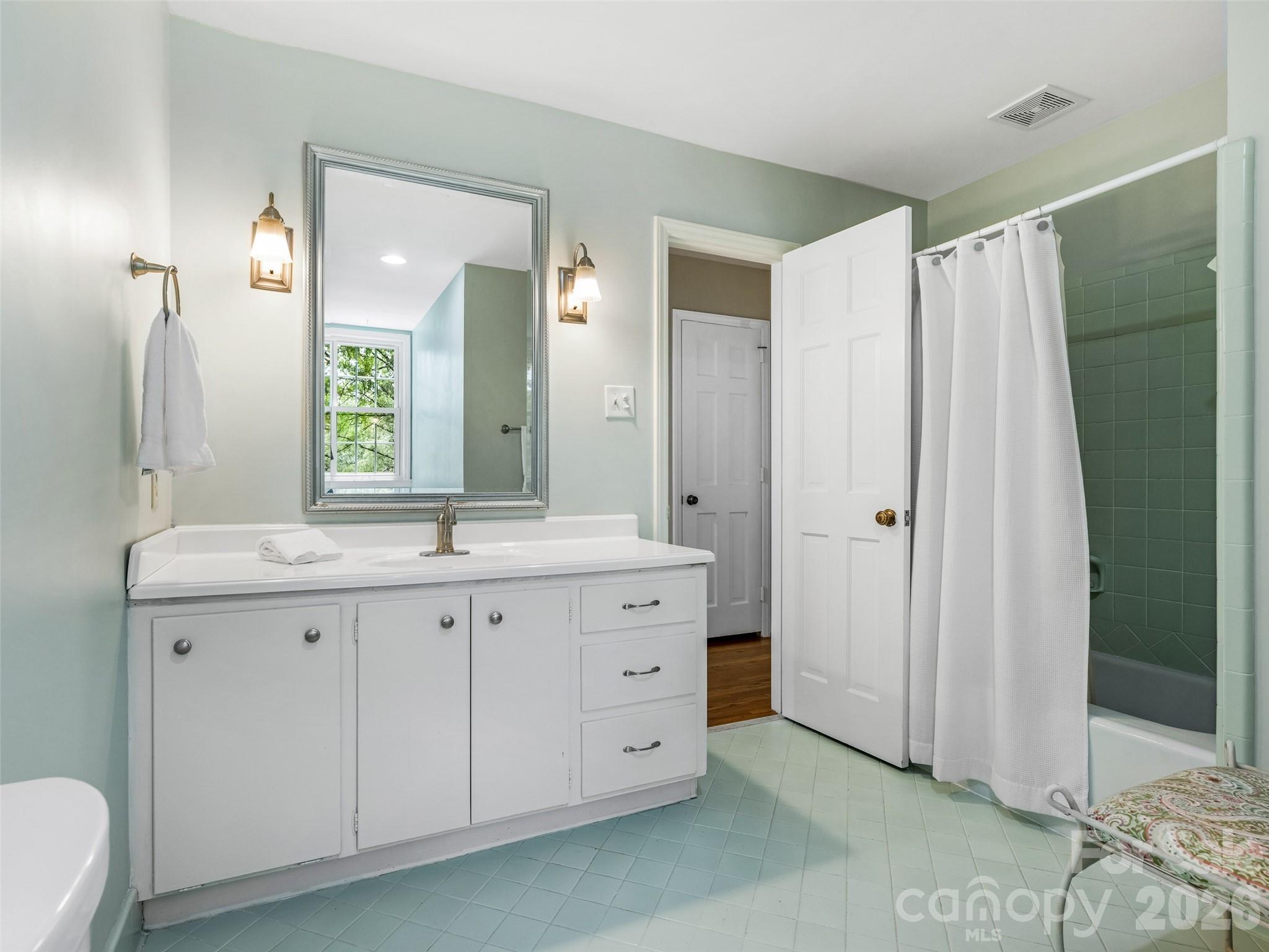 4313 Crossgate Road — Charlotte
