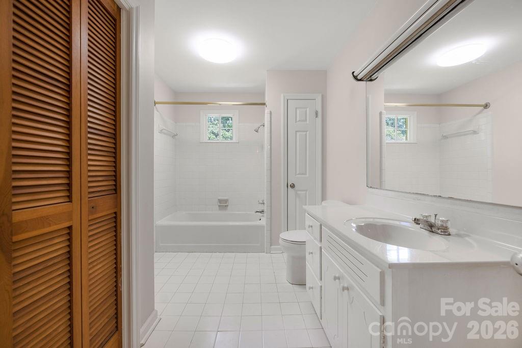 5022 Cheviot Road — Charlotte