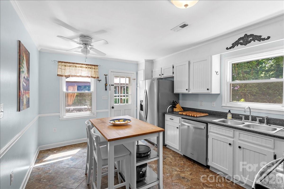 9614 Lone Oak Court — Charlotte