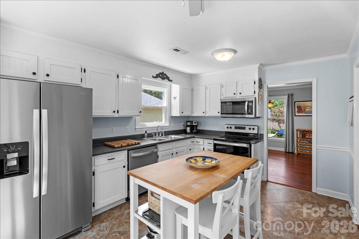 9614 Lone Oak Court — Charlotte