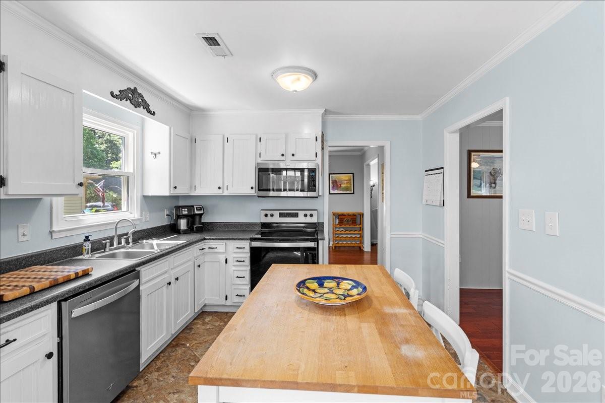 9614 Lone Oak Court — Charlotte