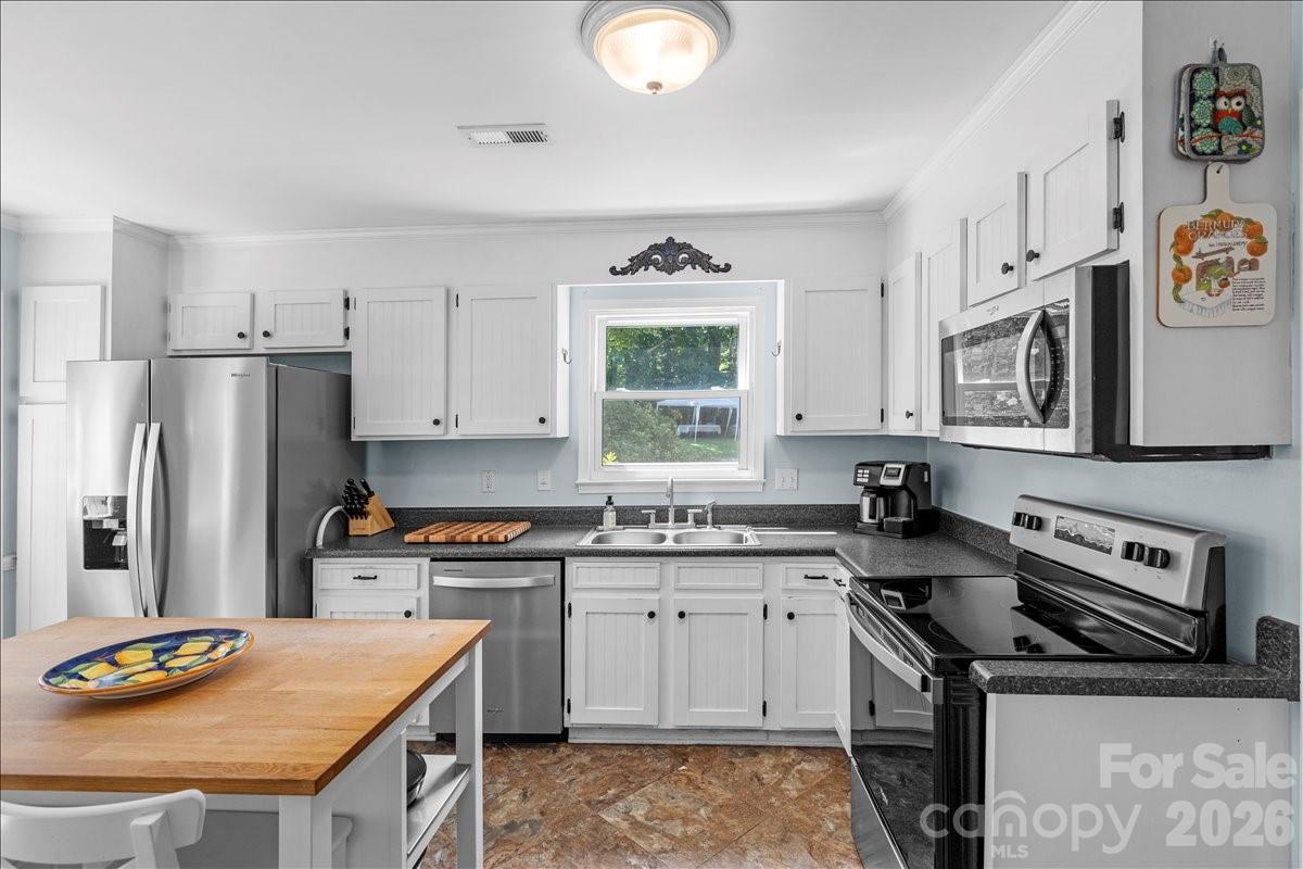 9614 Lone Oak Court — Charlotte