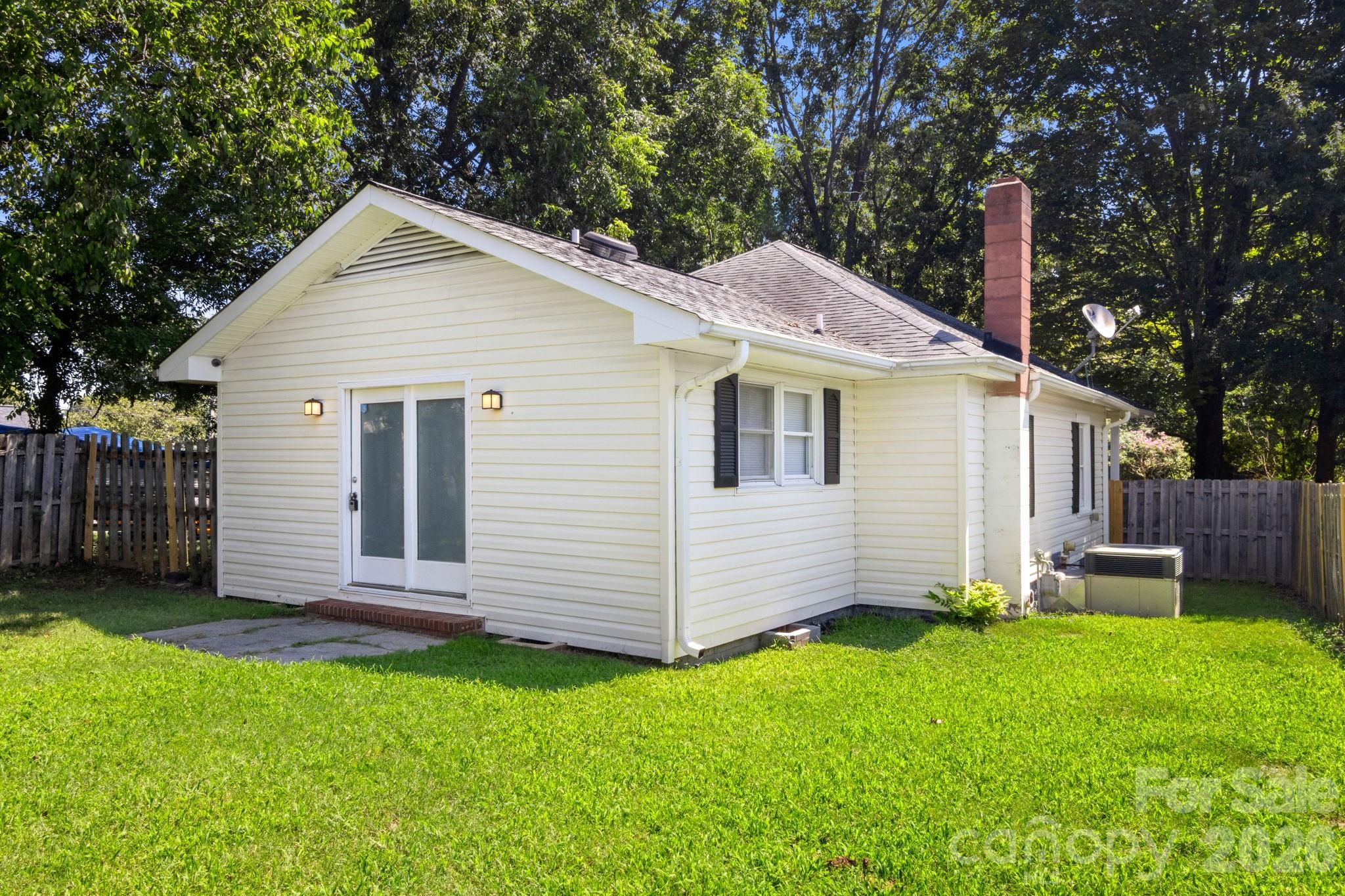 609 S Oak Street — Gastonia