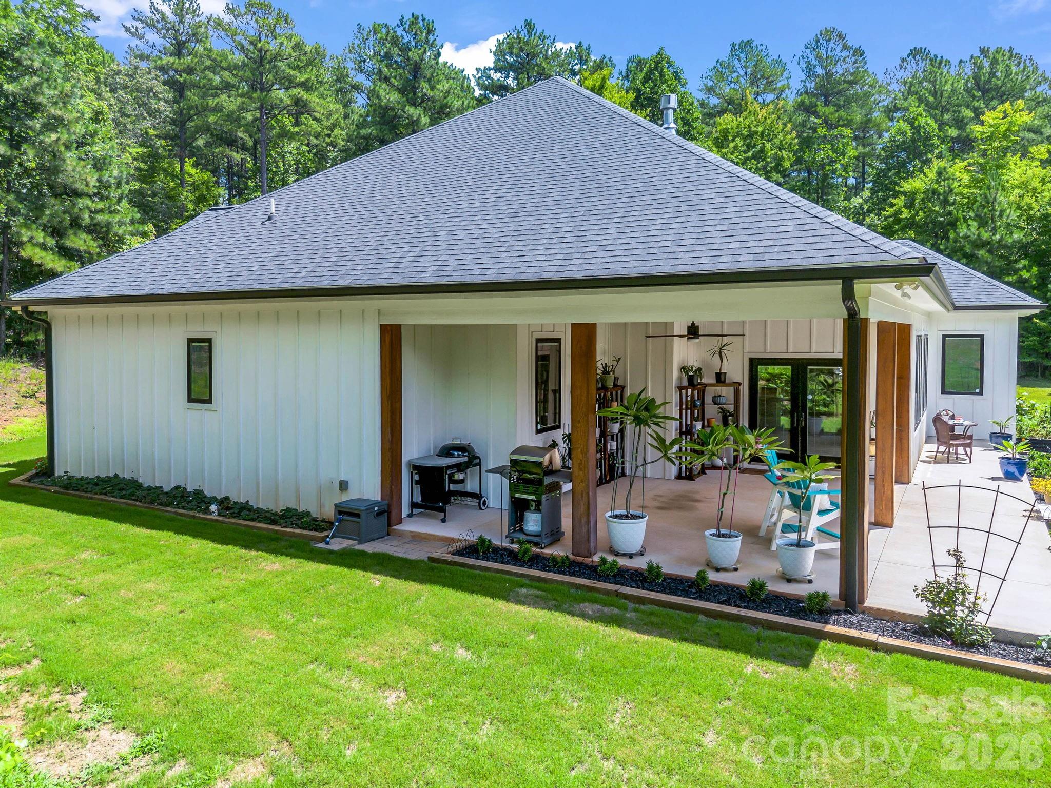 21 Rock Ridge Road — Mill Spring