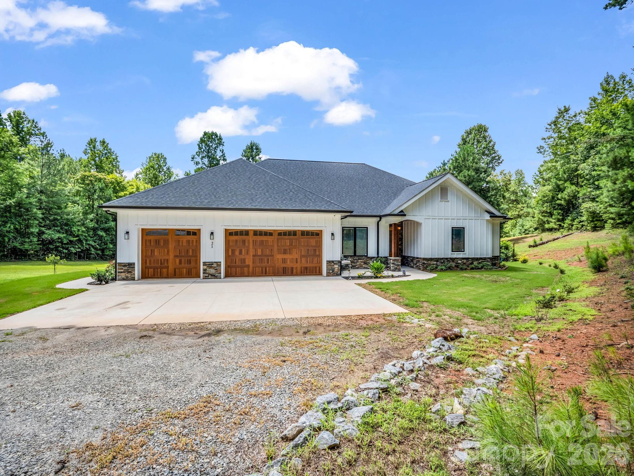 21 Rock Ridge Road — Mill Spring