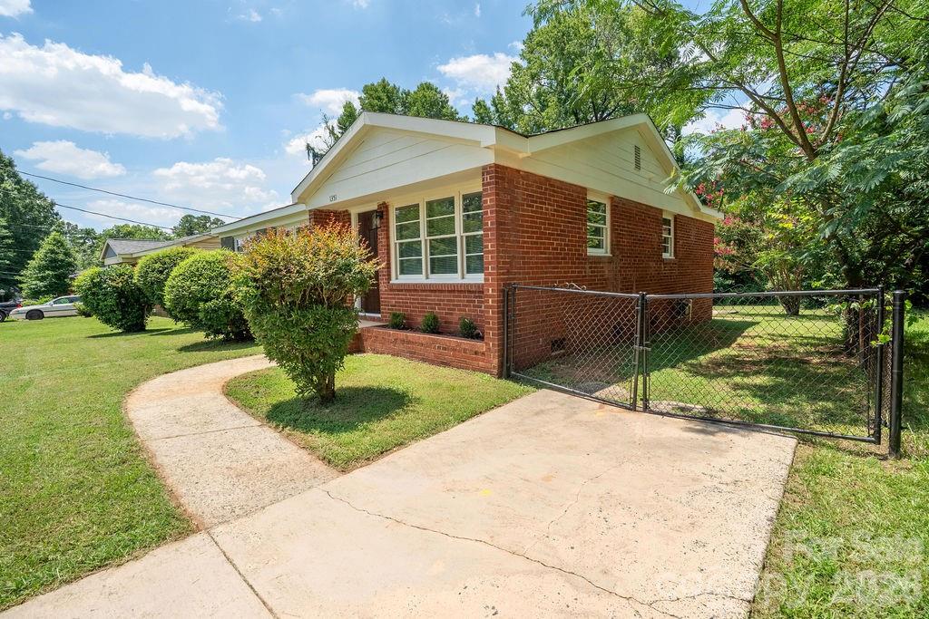 1351 Orvis Street — Charlotte