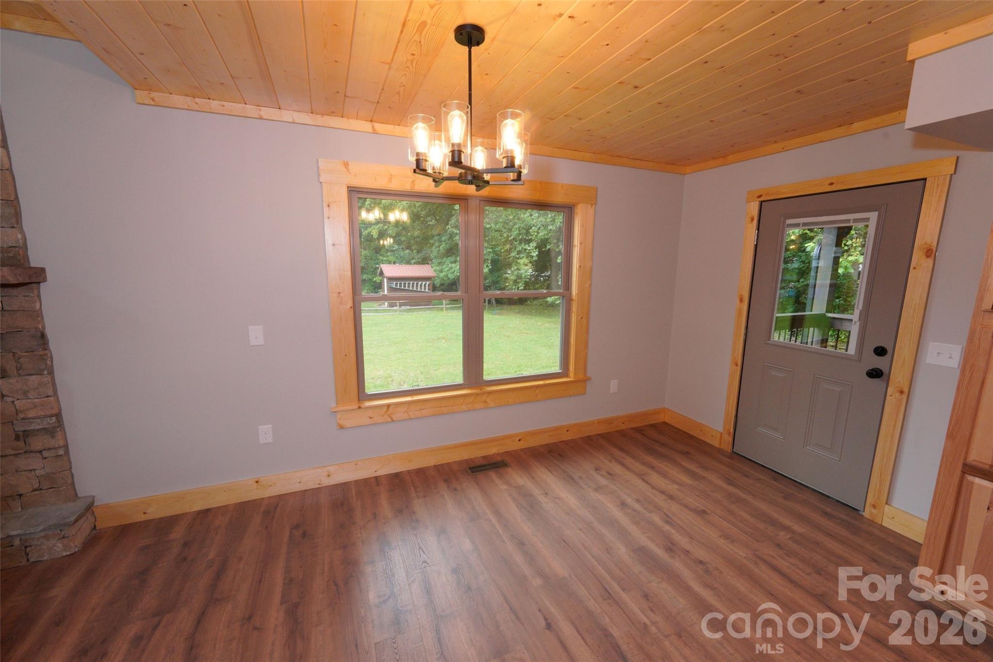 616 Twinbrook Lane — Maggie Valley