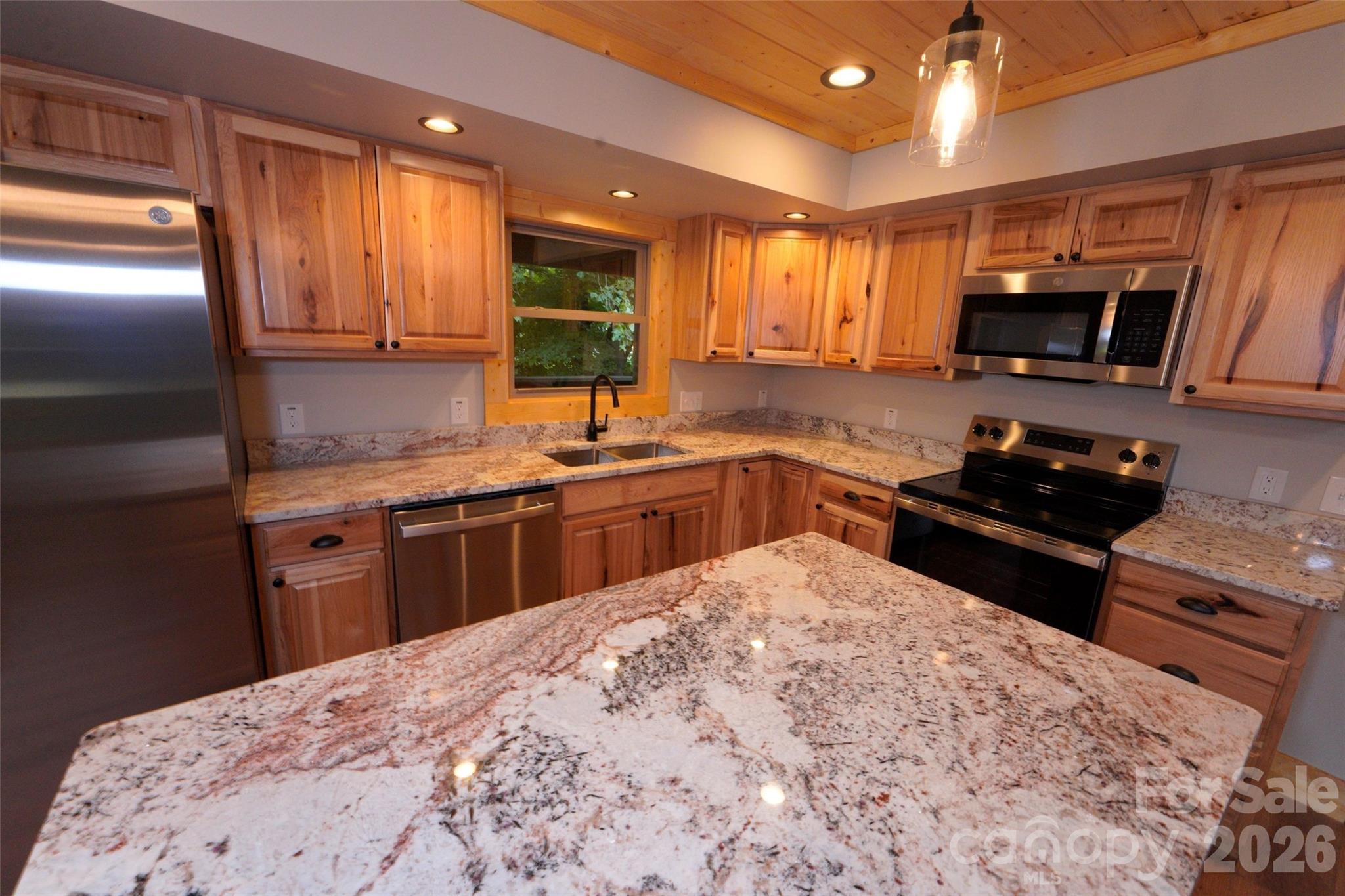 616 Twinbrook Lane — Maggie Valley