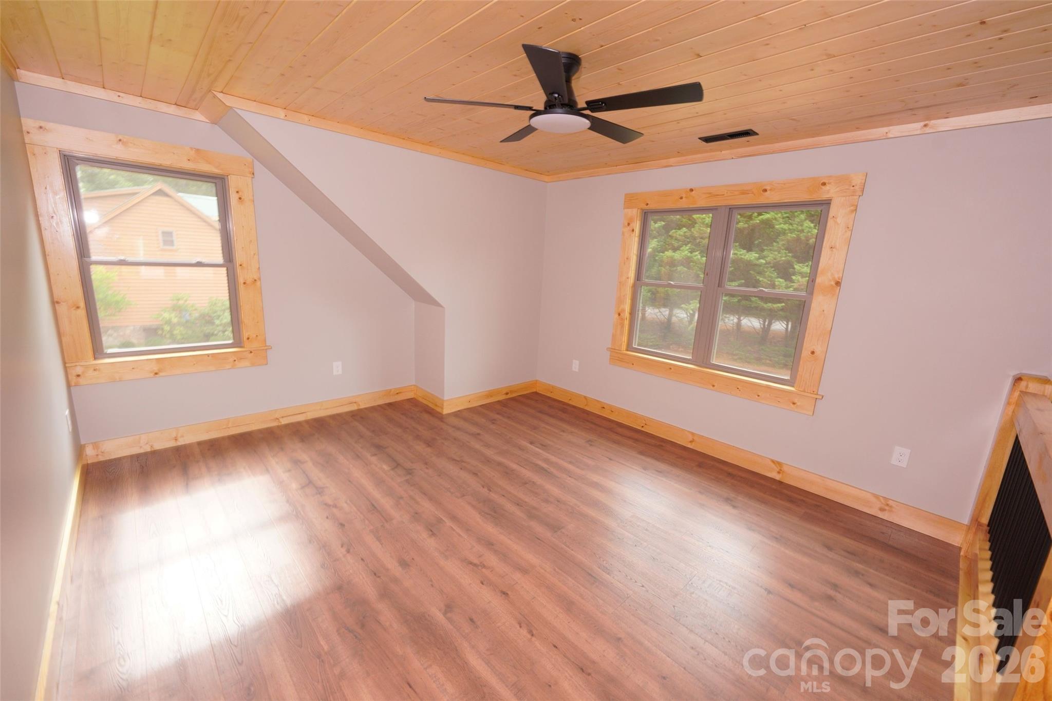 616 Twinbrook Lane — Maggie Valley