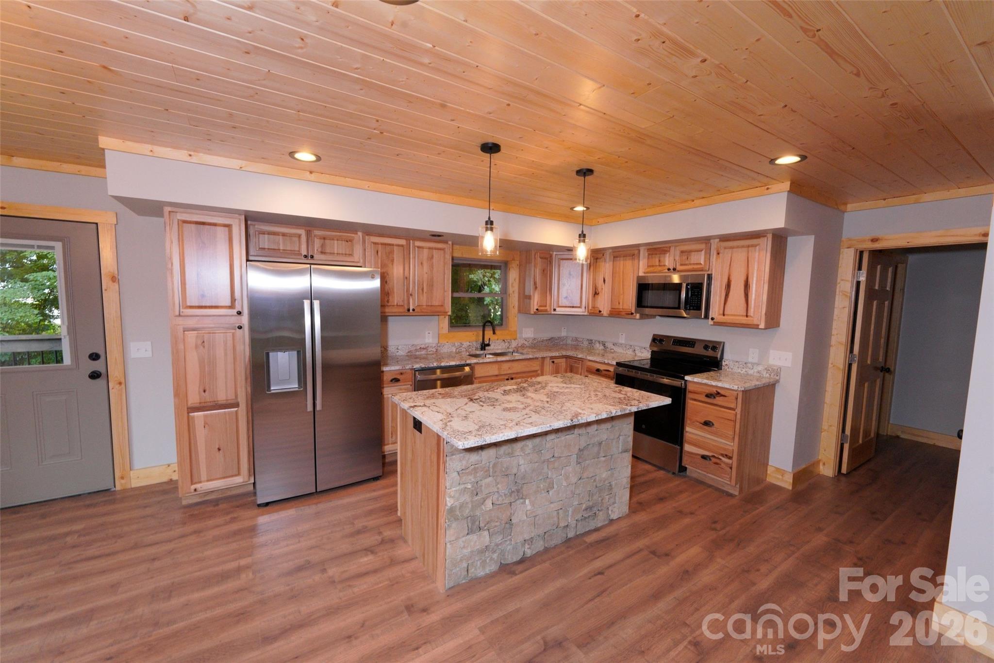 616 Twinbrook Lane — Maggie Valley