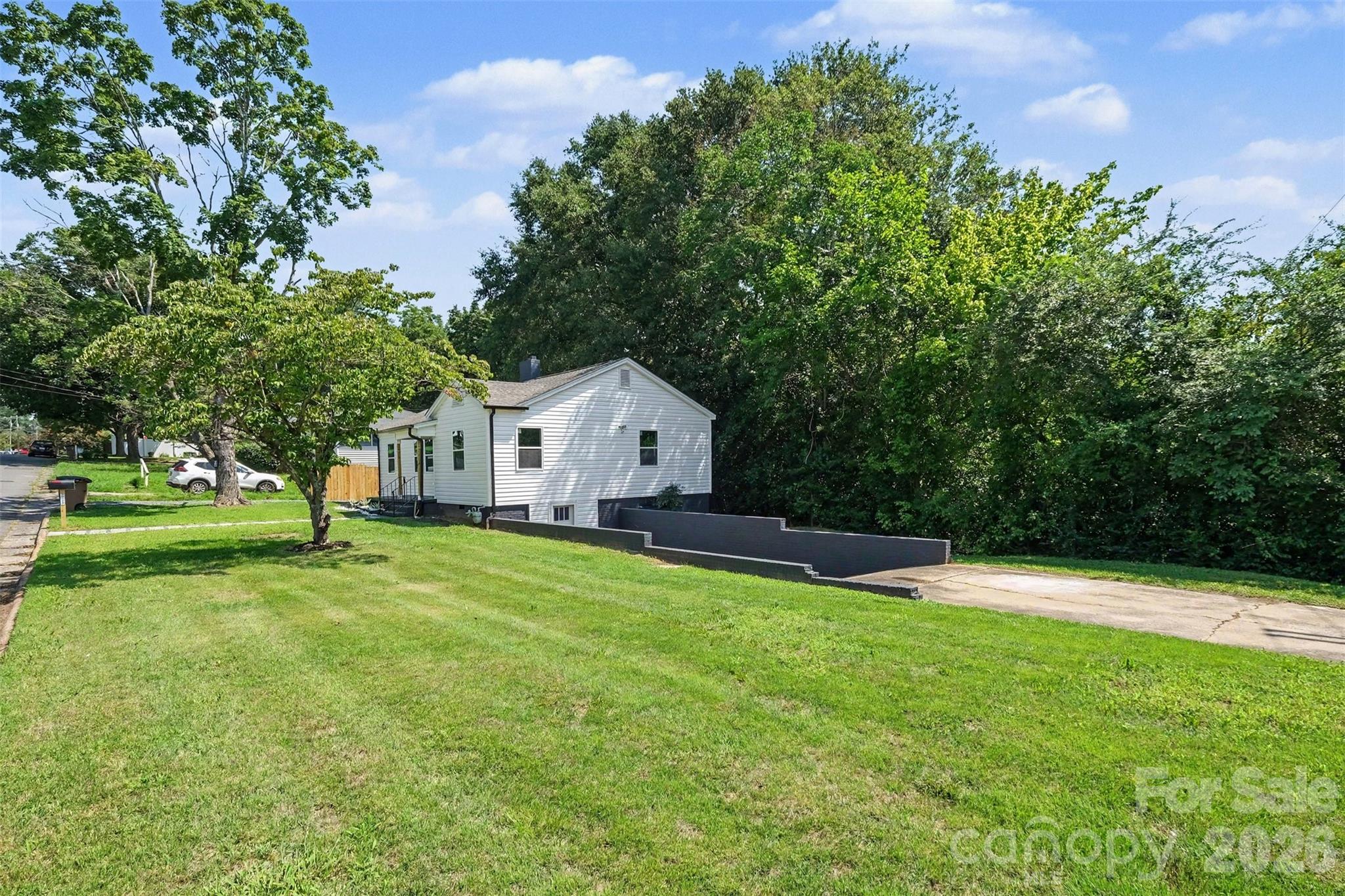 521 Gold Street — Shelby