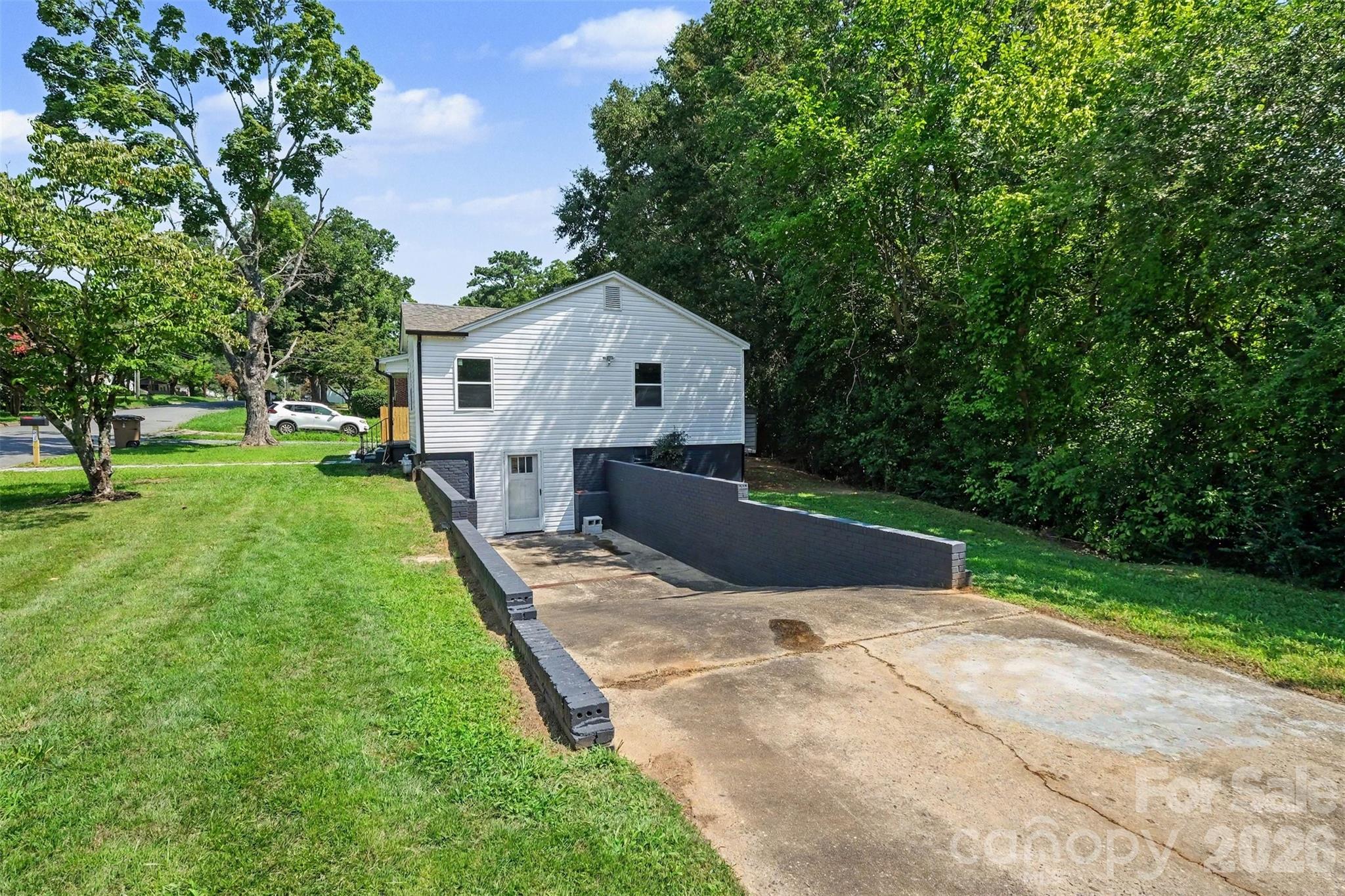 521 Gold Street — Shelby