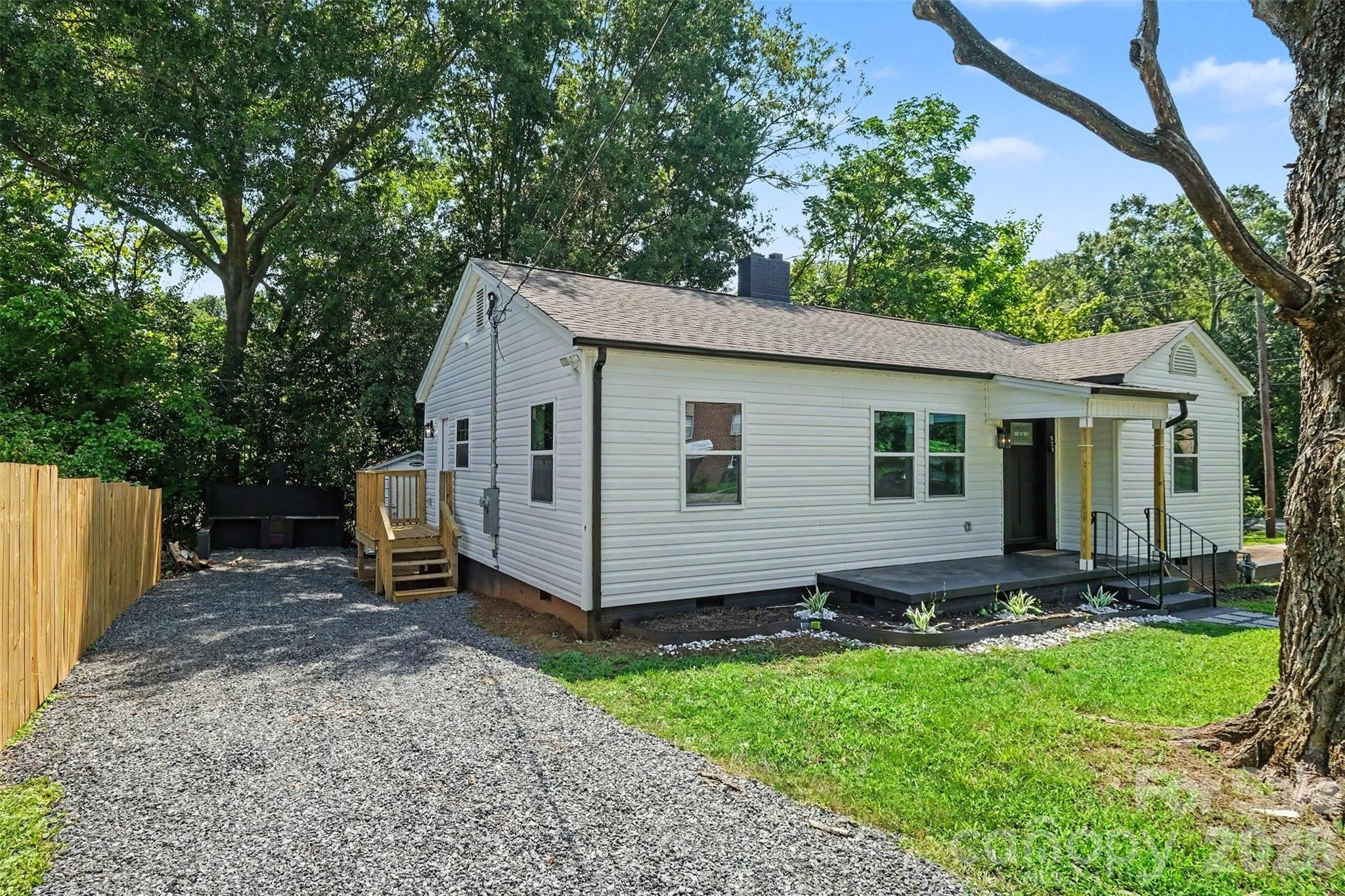 521 Gold Street — Shelby