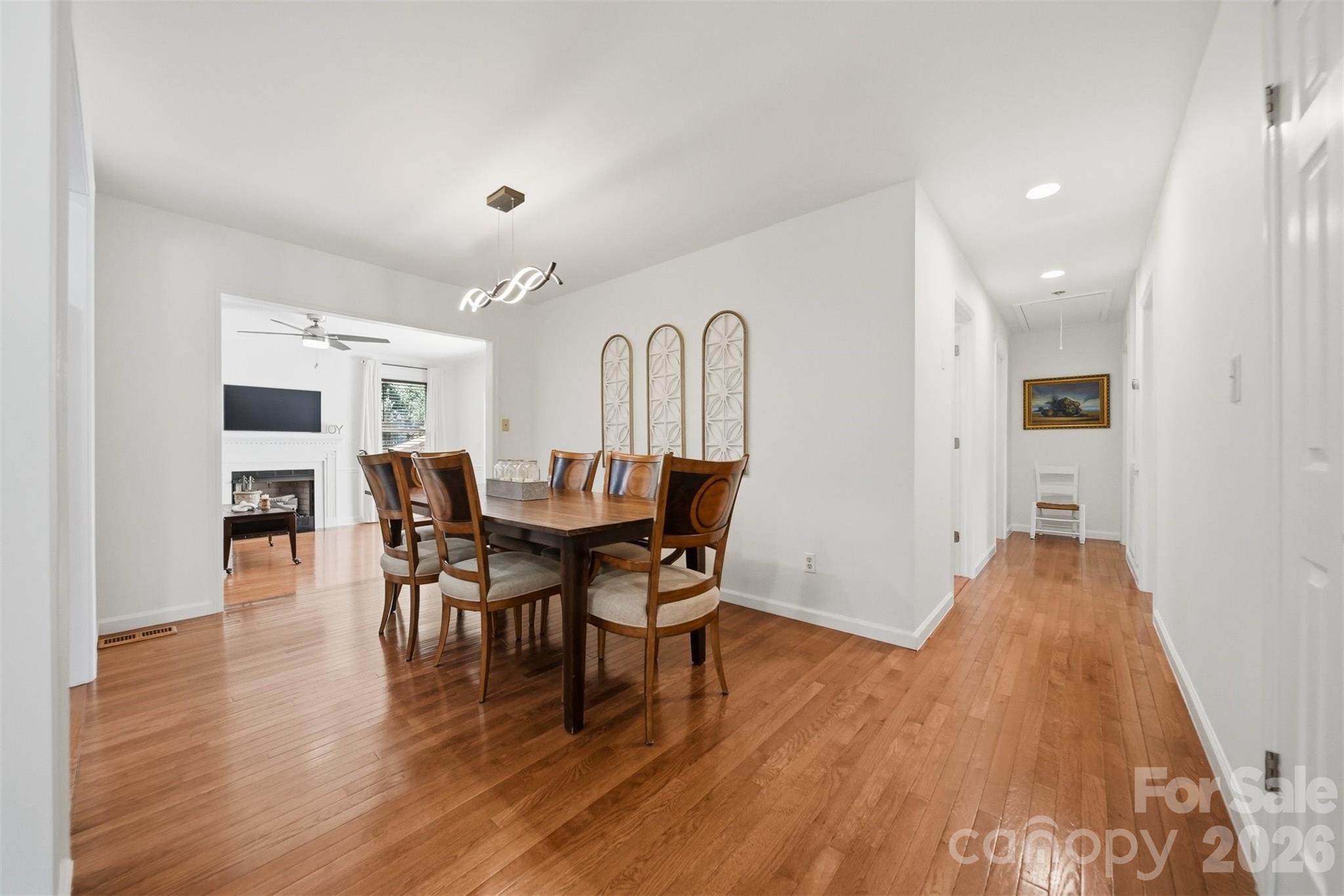 4536 Kings Court — Hickory