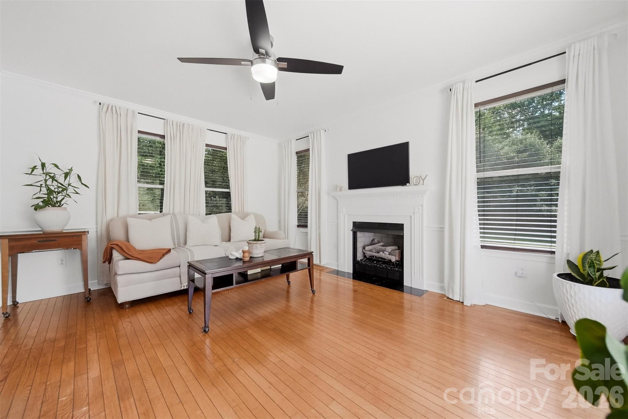4536 Kings Court — Hickory