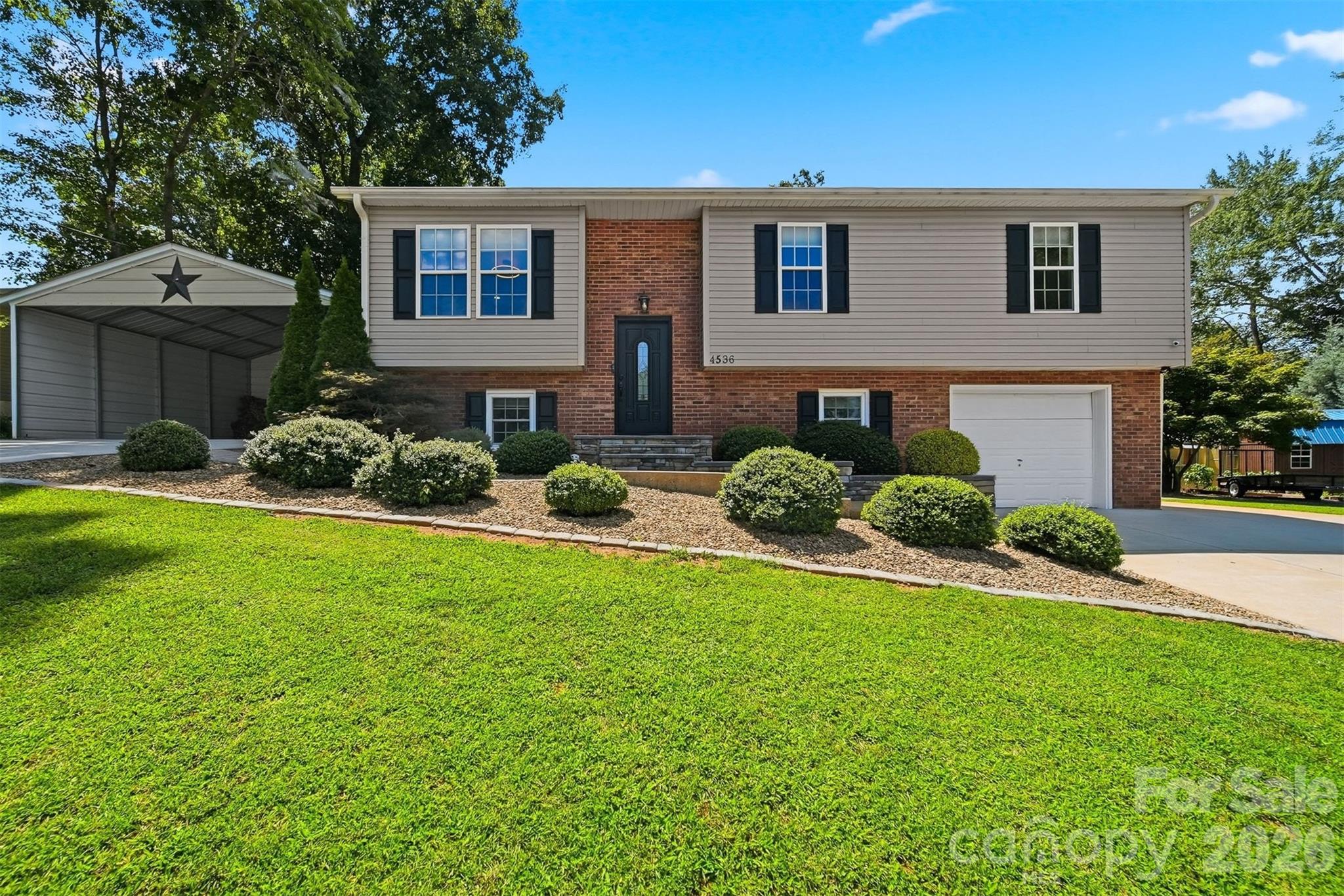 4536 Kings Court — Hickory