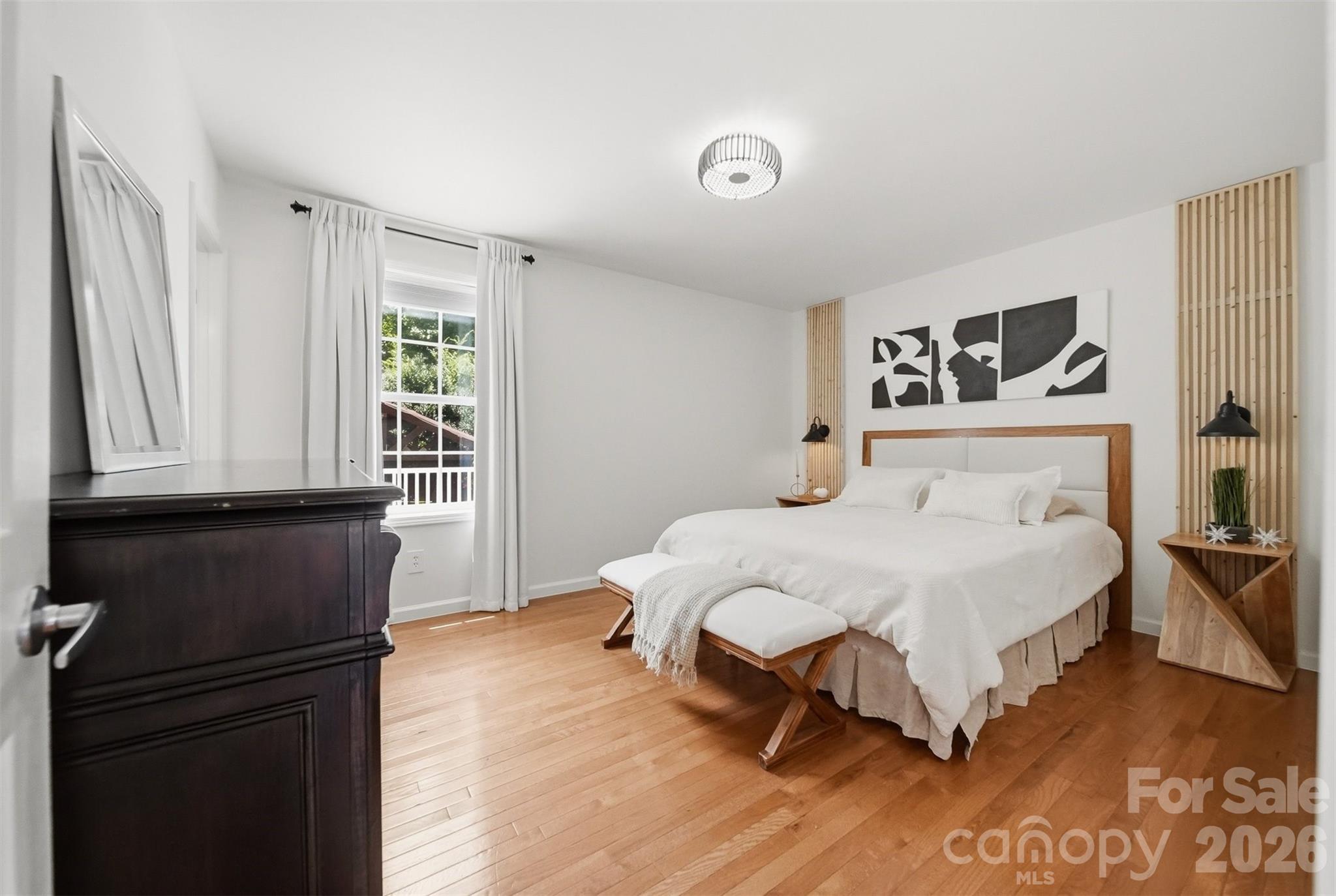 4536 Kings Court — Hickory