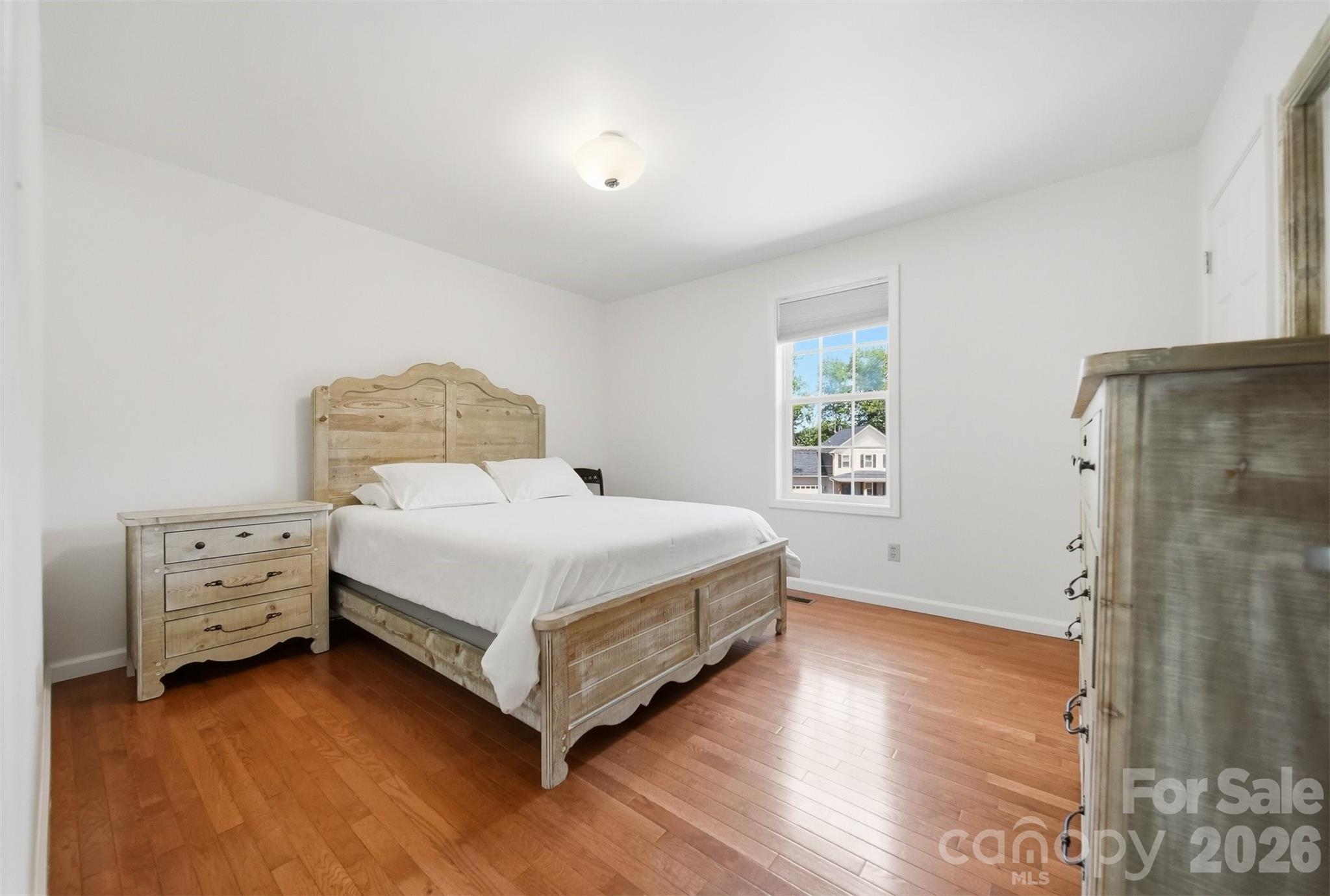4536 Kings Court — Hickory