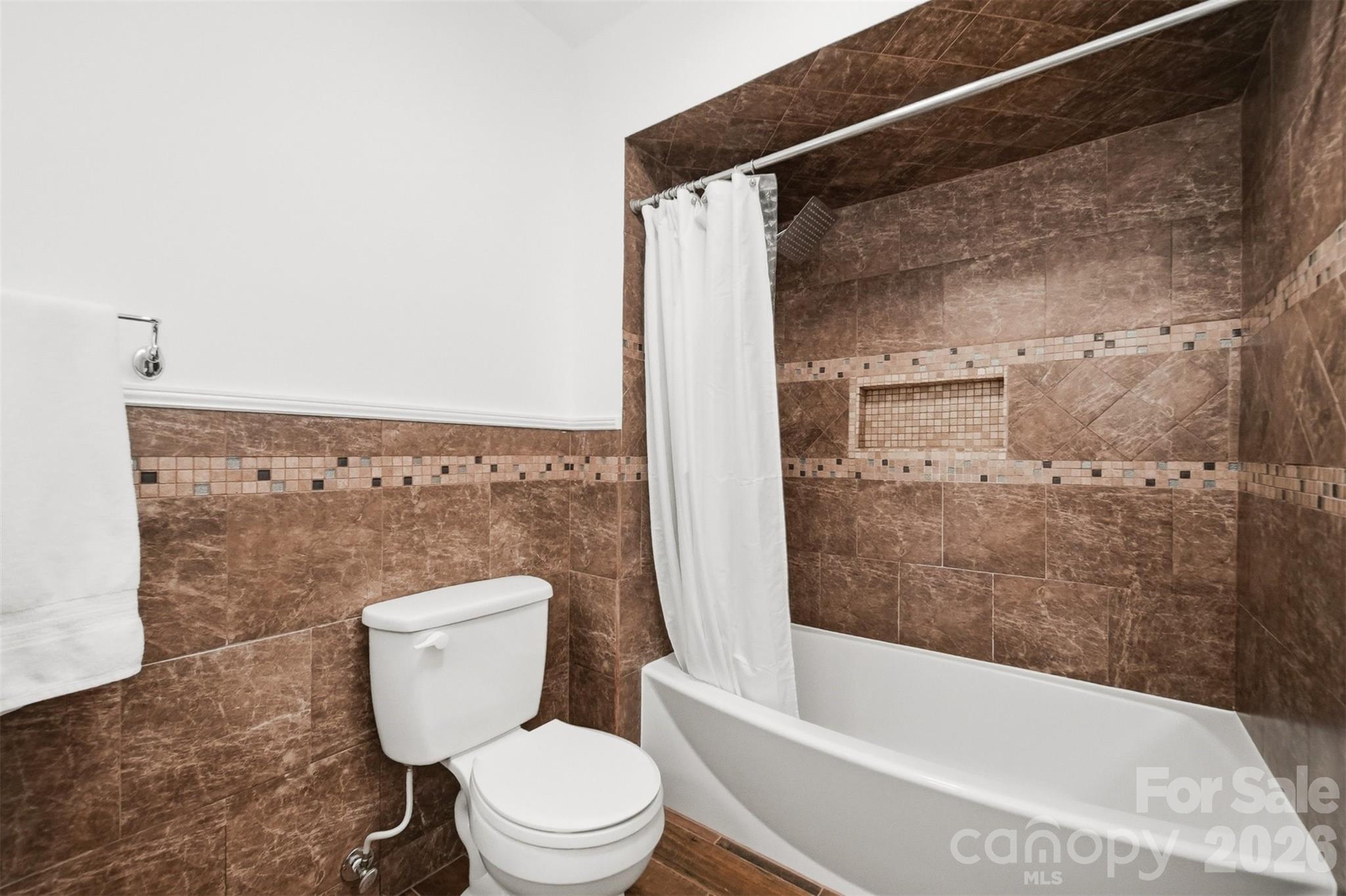 4536 Kings Court — Hickory