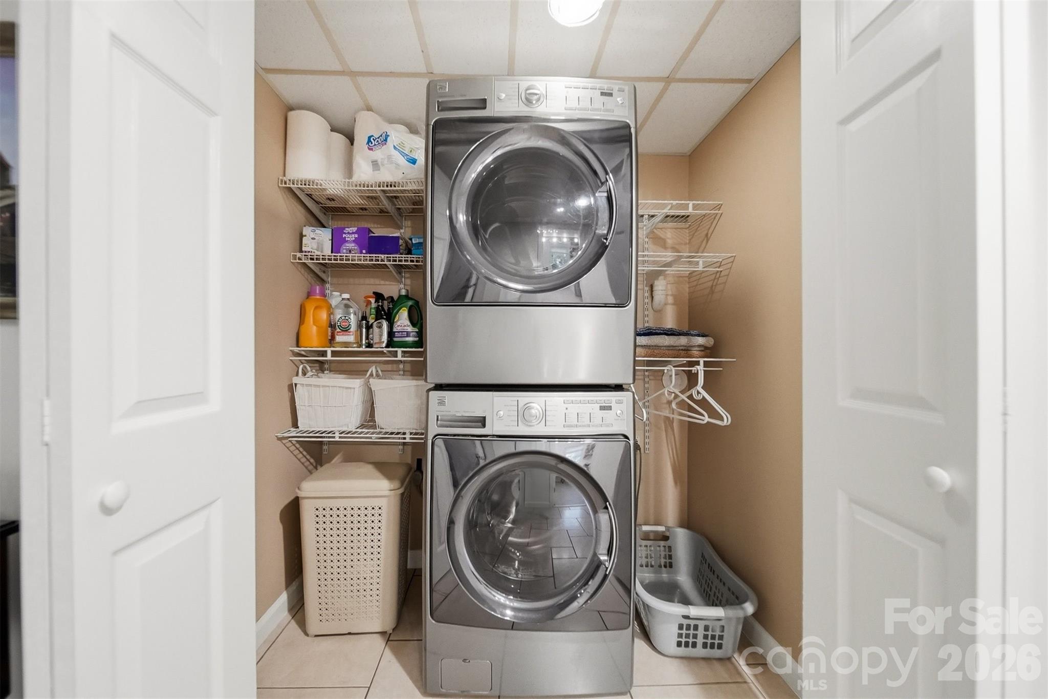 4536 Kings Court — Hickory
