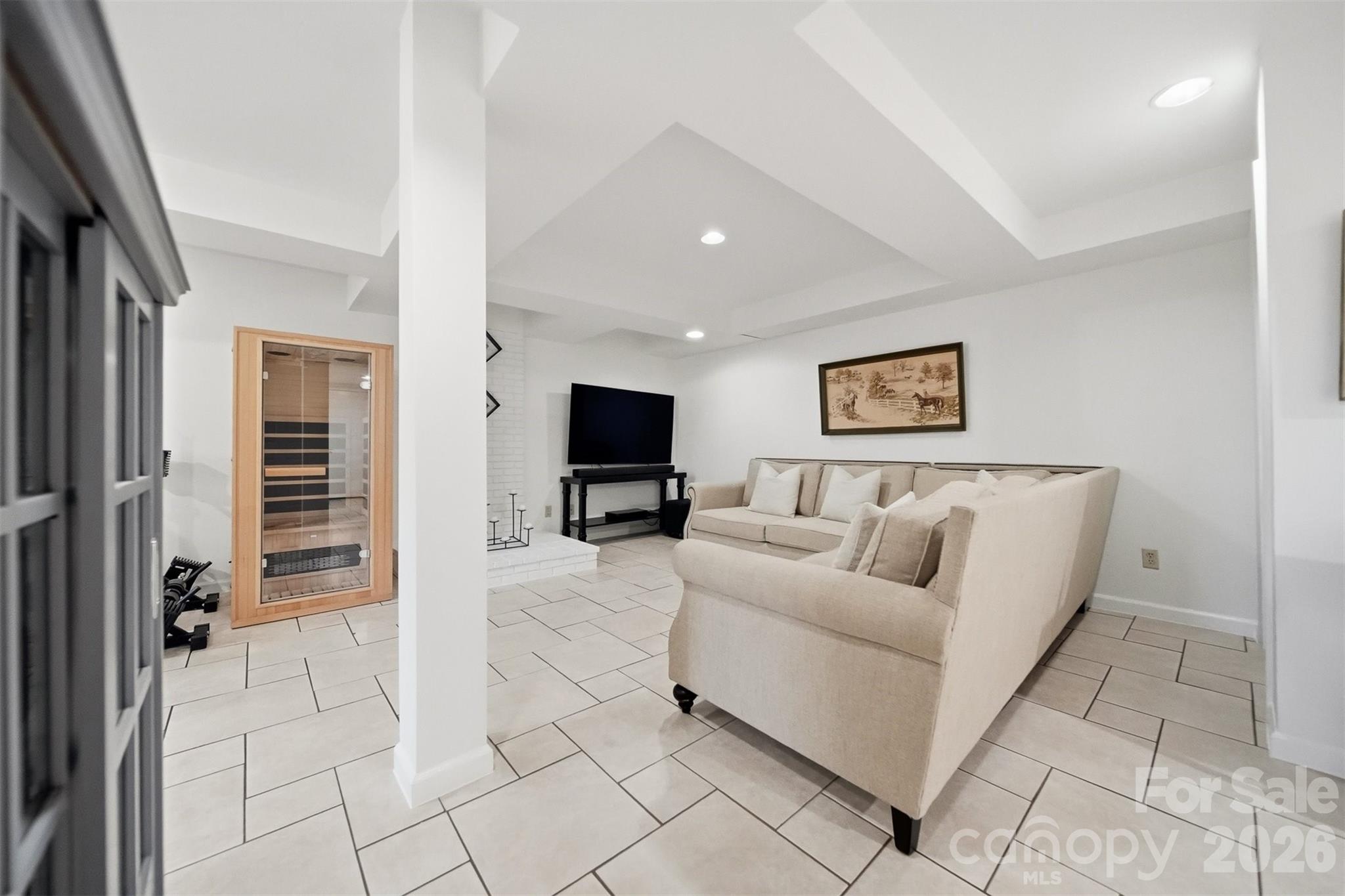 4536 Kings Court — Hickory