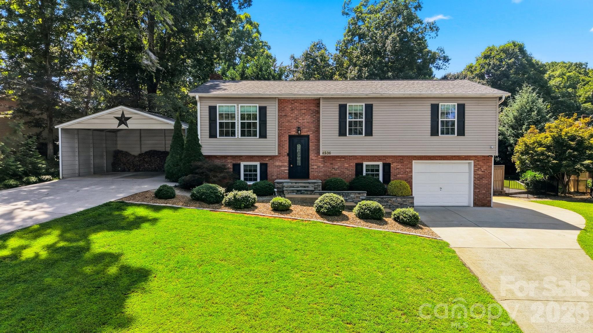 4536 Kings Court — Hickory