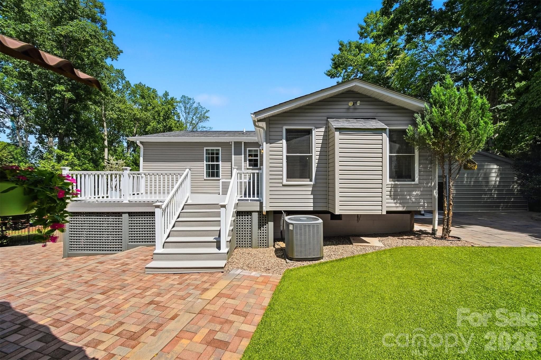 4536 Kings Court — Hickory