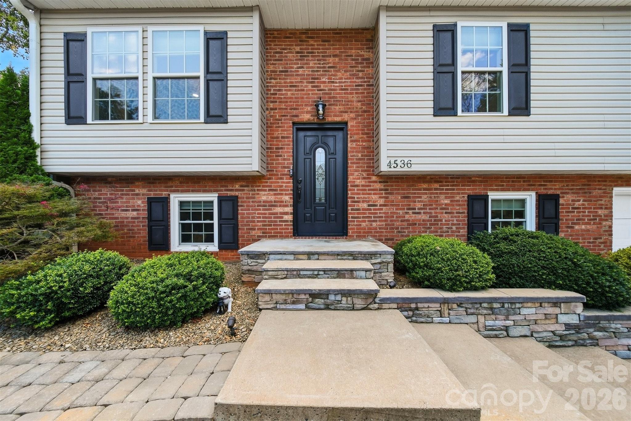 4536 Kings Court — Hickory