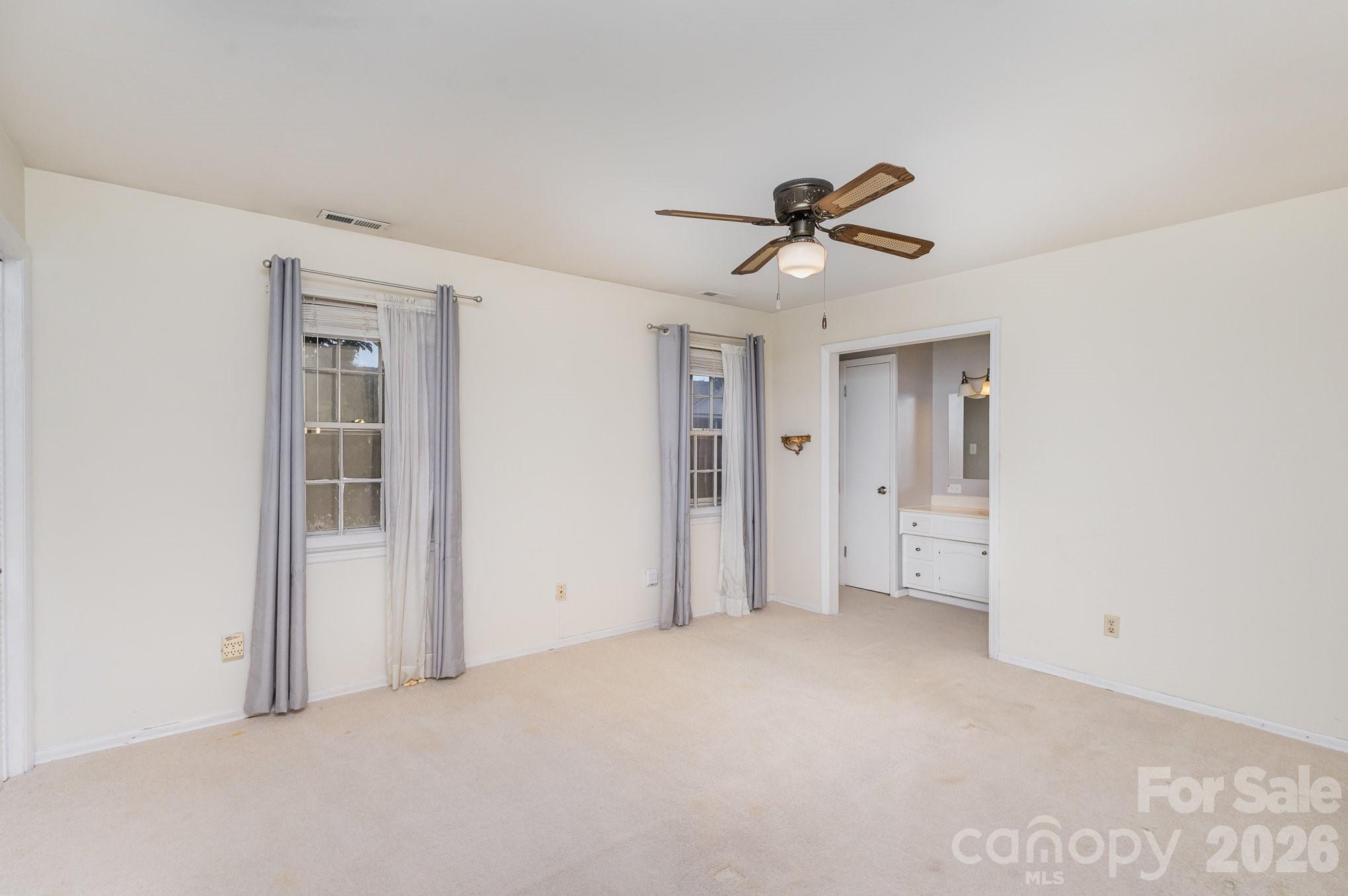 8017 Regent Park Lane — Charlotte