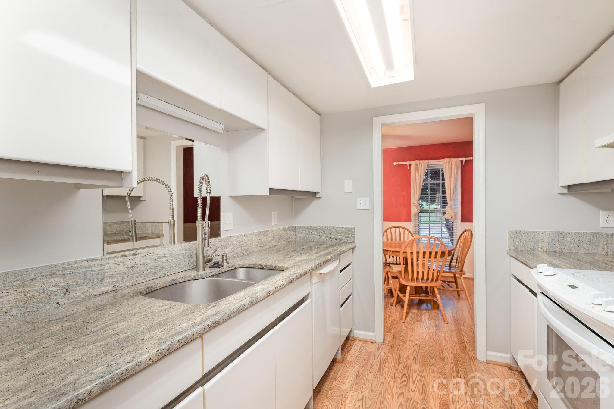 8017 Regent Park Lane — Charlotte