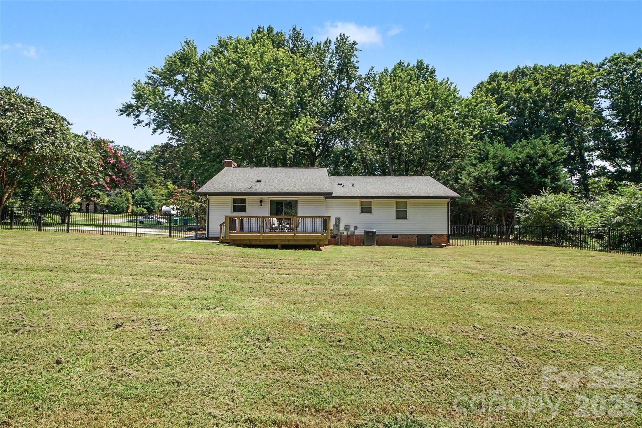 8319 Vagabond Road — Charlotte
