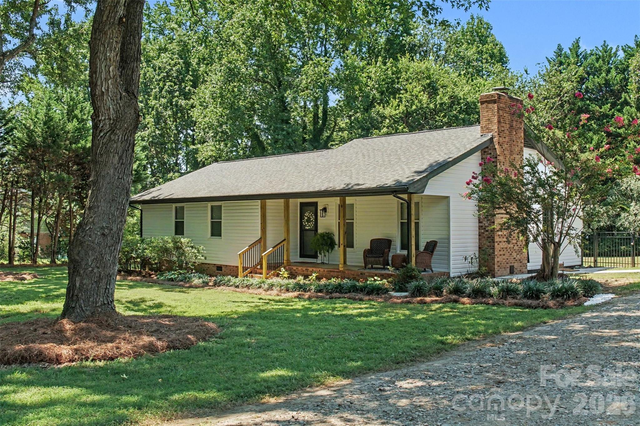 8319 Vagabond Road — Charlotte