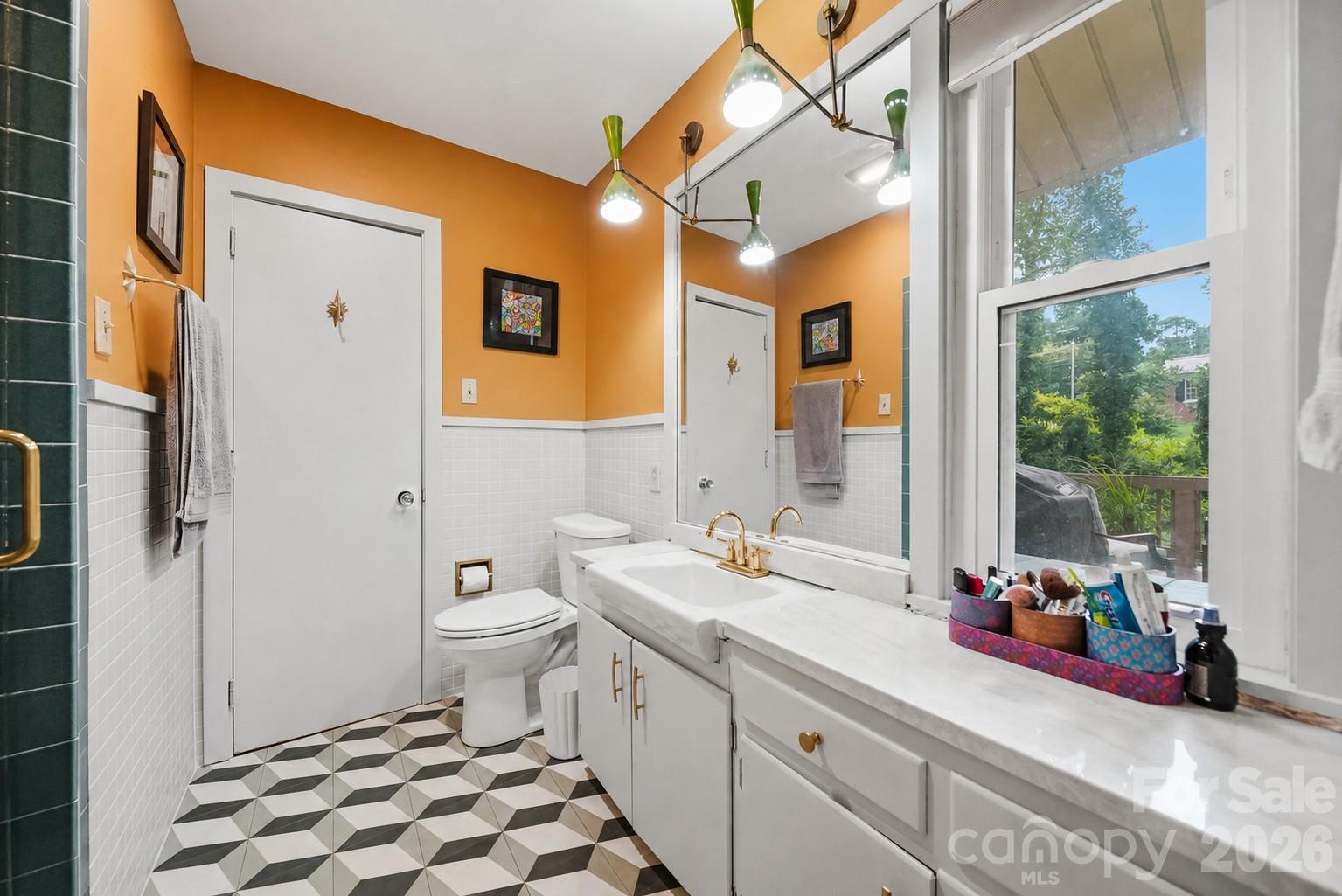 120 Woodland Drive — Morganton