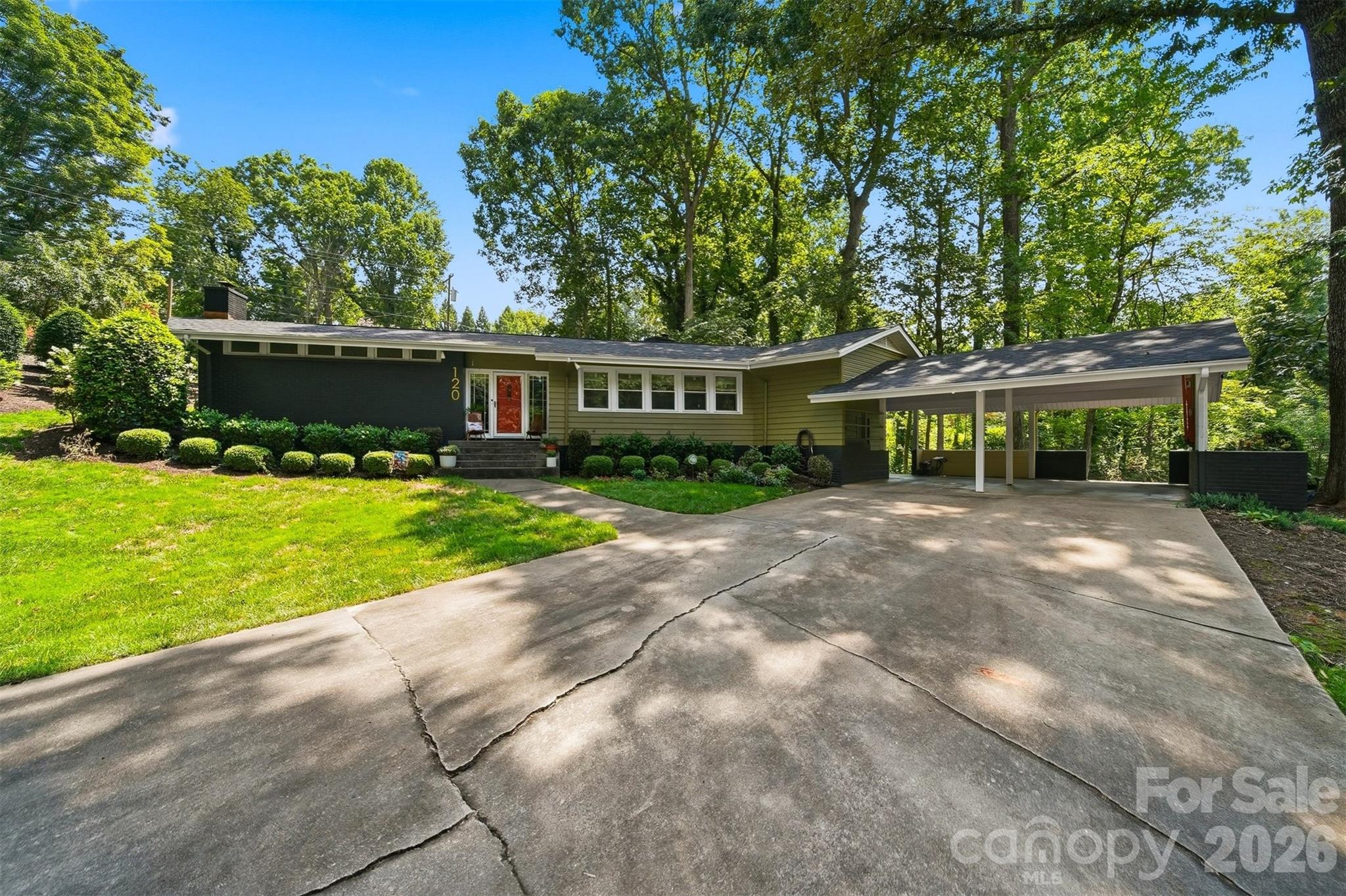 120 Woodland Drive — Morganton