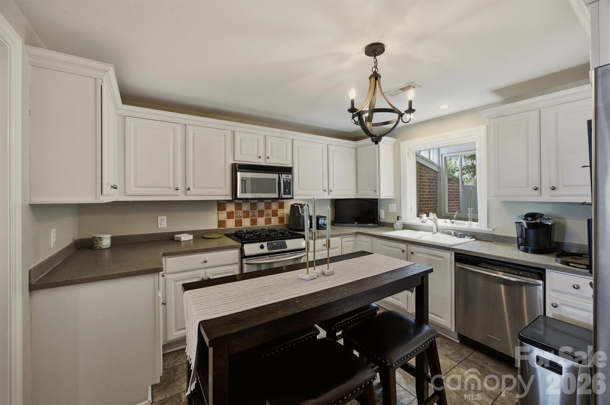 115 W Meeting Street — Morganton