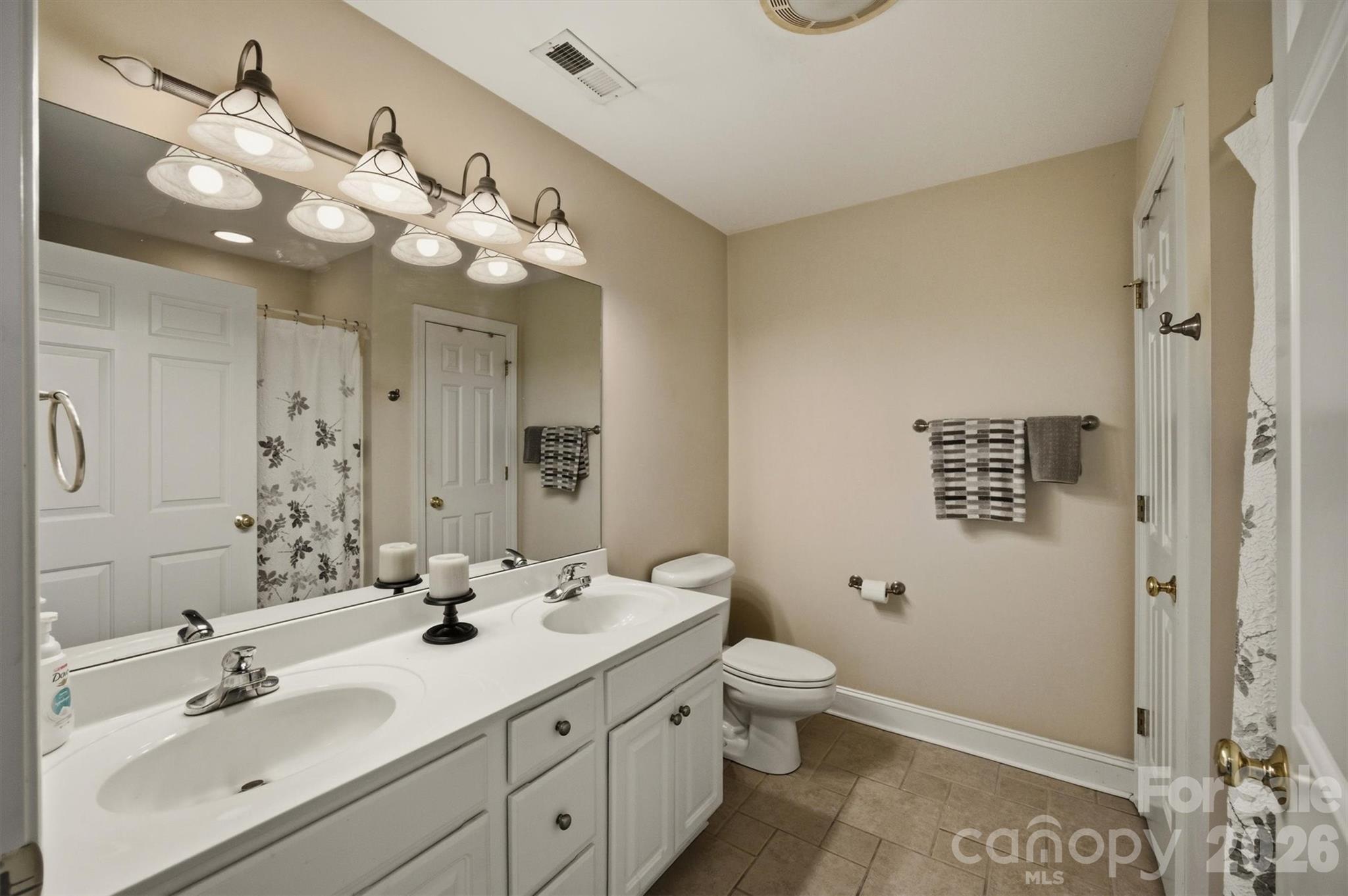 115 W Meeting Street — Morganton